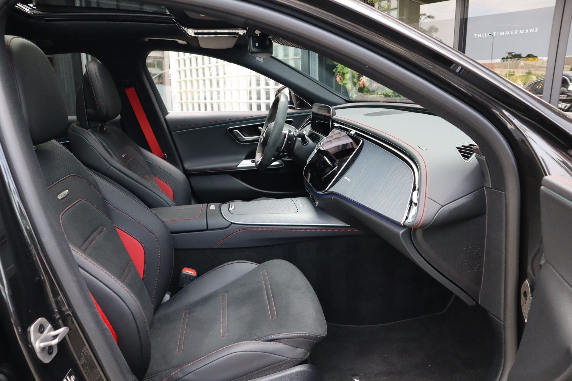 Afbeelding Mercedes-AMG E-Klasse Estate  53 Hybrid 4MATIC+ | Pano, Distronic, Apple Carplay, Trekhaak, 360 Camera, Memory, Stoelverw., Stuurverw.