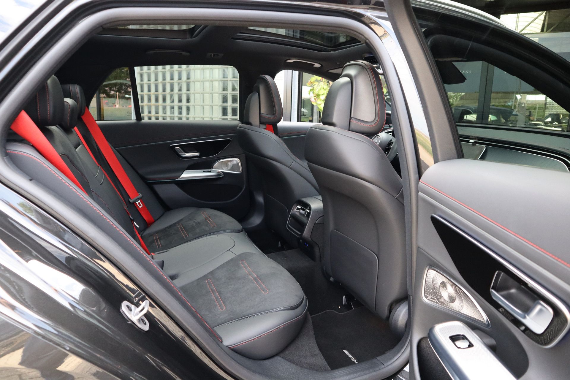 Afbeelding Mercedes-AMG E-Klasse Estate  53 Hybrid 4MATIC+ | Pano, Distronic, Apple Carplay, Trekhaak, 360 Camera, Memory, Stoelverw., Stuurverw.