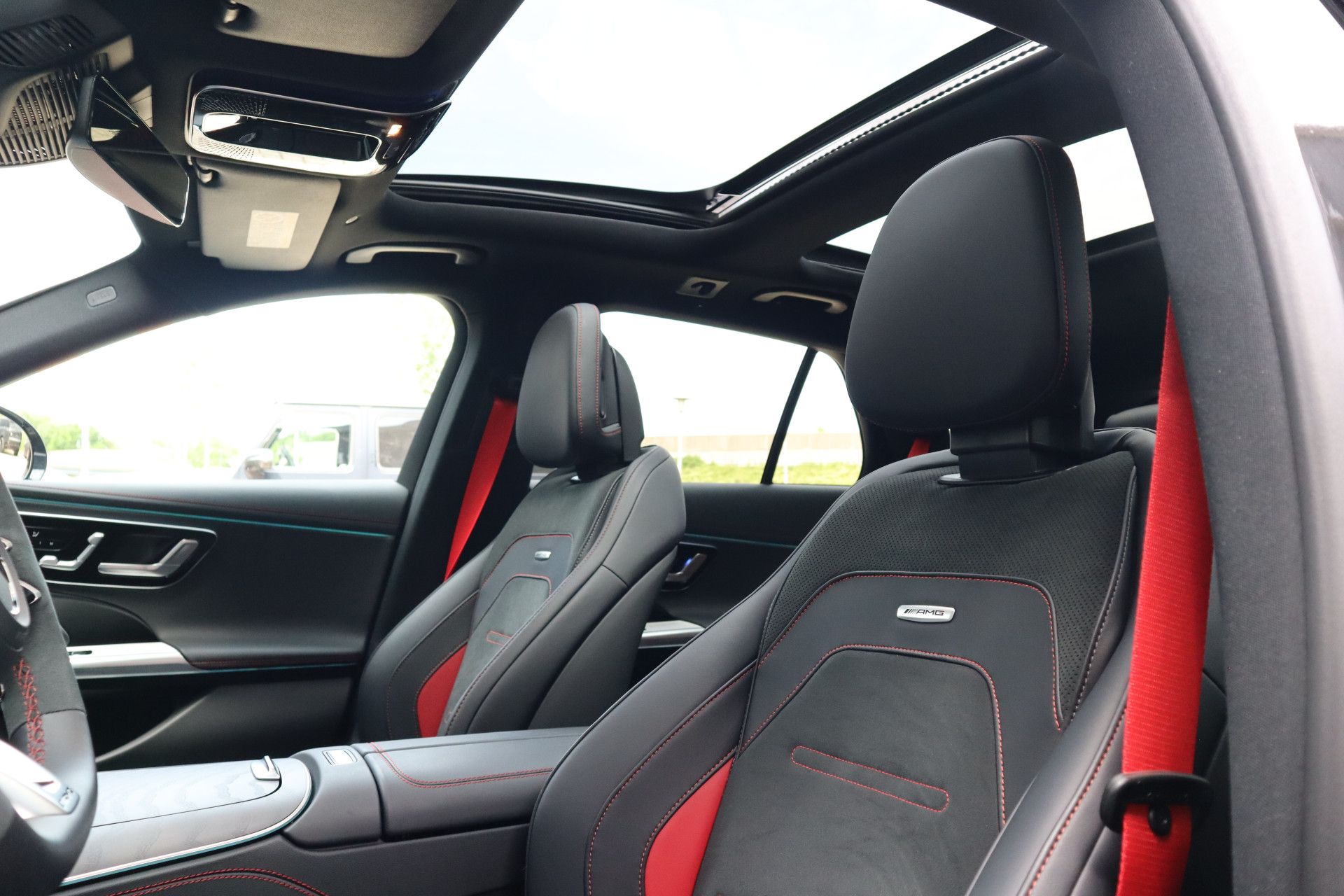 Afbeelding Mercedes-AMG E-Klasse Estate  53 Hybrid 4MATIC+ | Pano, Distronic, Apple Carplay, Trekhaak, 360 Camera, Memory, Stoelverw., Stuurverw.