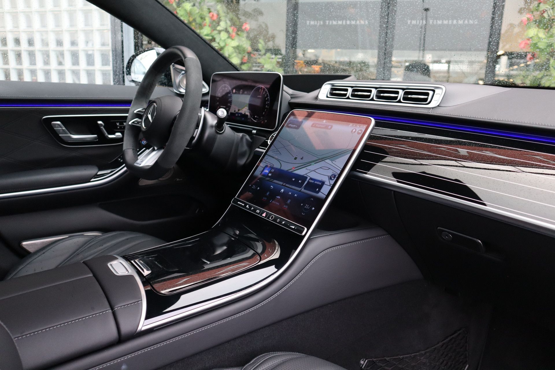 Afbeelding Mercedes-AMG S-Klasse  63 S E Performance | Burmester High End 4D, First class, Klaptafels, Massage, Pianolak flowing lines, Leder Exclusief, Zitklima, Stuurverw., Rij-ass. Plus pakket, Zonweringspakket, Warmtecomfortpakket