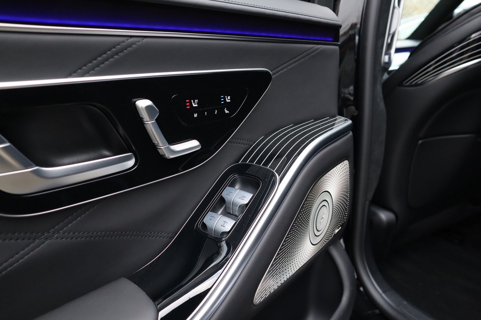 Afbeelding Mercedes-AMG S-Klasse  63 S E Performance | Burmester High End 4D, First class, Klaptafels, Massage, Pianolak flowing lines, Leder Exclusief, Zitklima, Stuurverw., Rij-ass. Plus pakket, Zonweringspakket, Warmtecomfortpakket
