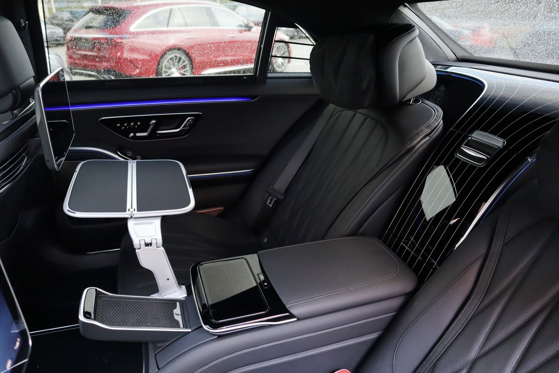 Afbeelding Mercedes-AMG S-Klasse  63 S E Performance | Burmester High End 4D, First class, Klaptafels, Massage, Pianolak flowing lines, Leder Exclusief, Zitklima, Stuurverw., Rij-ass. Plus pakket, Zonweringspakket, Warmtecomfortpakket