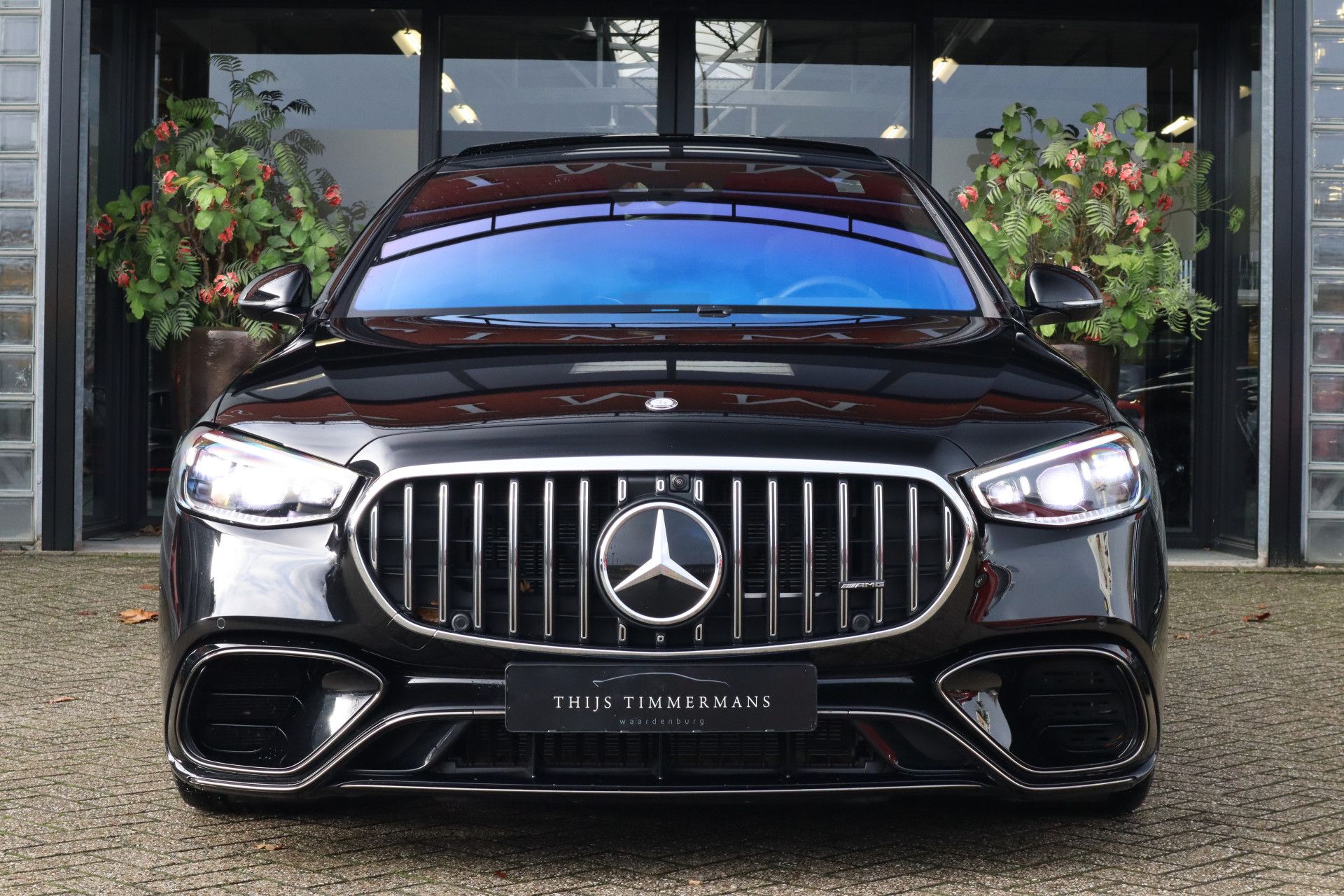 Afbeelding Mercedes-AMG S-Klasse  63 S E Performance | Burmester High End 4D, First class, Klaptafels, Massage, Pianolak flowing lines, Leder Exclusief, Zitklima, Stuurverw., Rij-ass. Plus pakket, Zonweringspakket, Warmtecomfortpakket