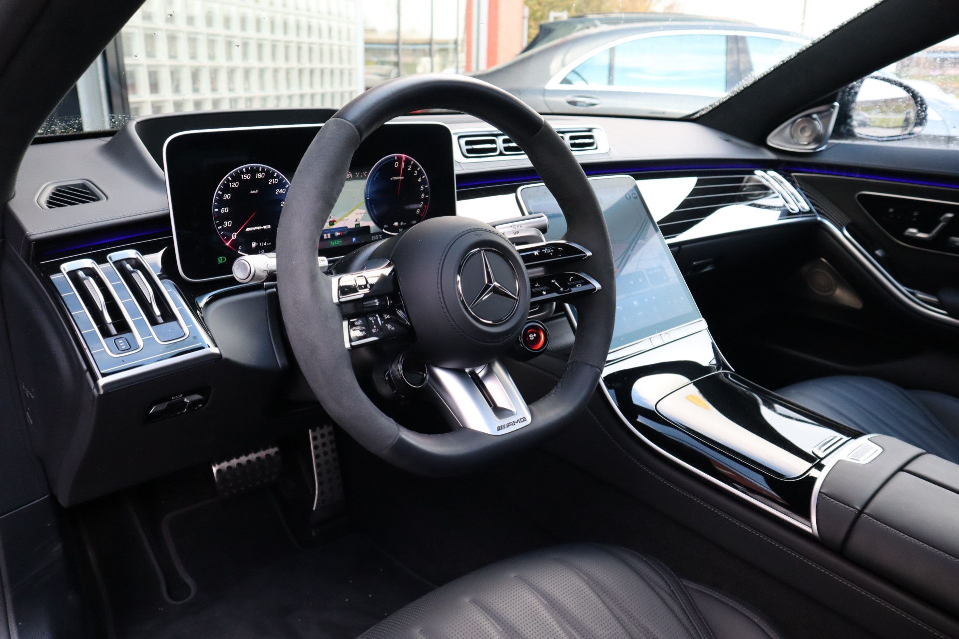 Afbeelding Mercedes-AMG S-Klasse  63 S E Performance | Burmester High End 4D, First class, Klaptafels, Massage, Pianolak flowing lines, Leder Exclusief, Zitklima, Stuurverw., Rij-ass. Plus pakket, Zonweringspakket, Warmtecomfortpakket