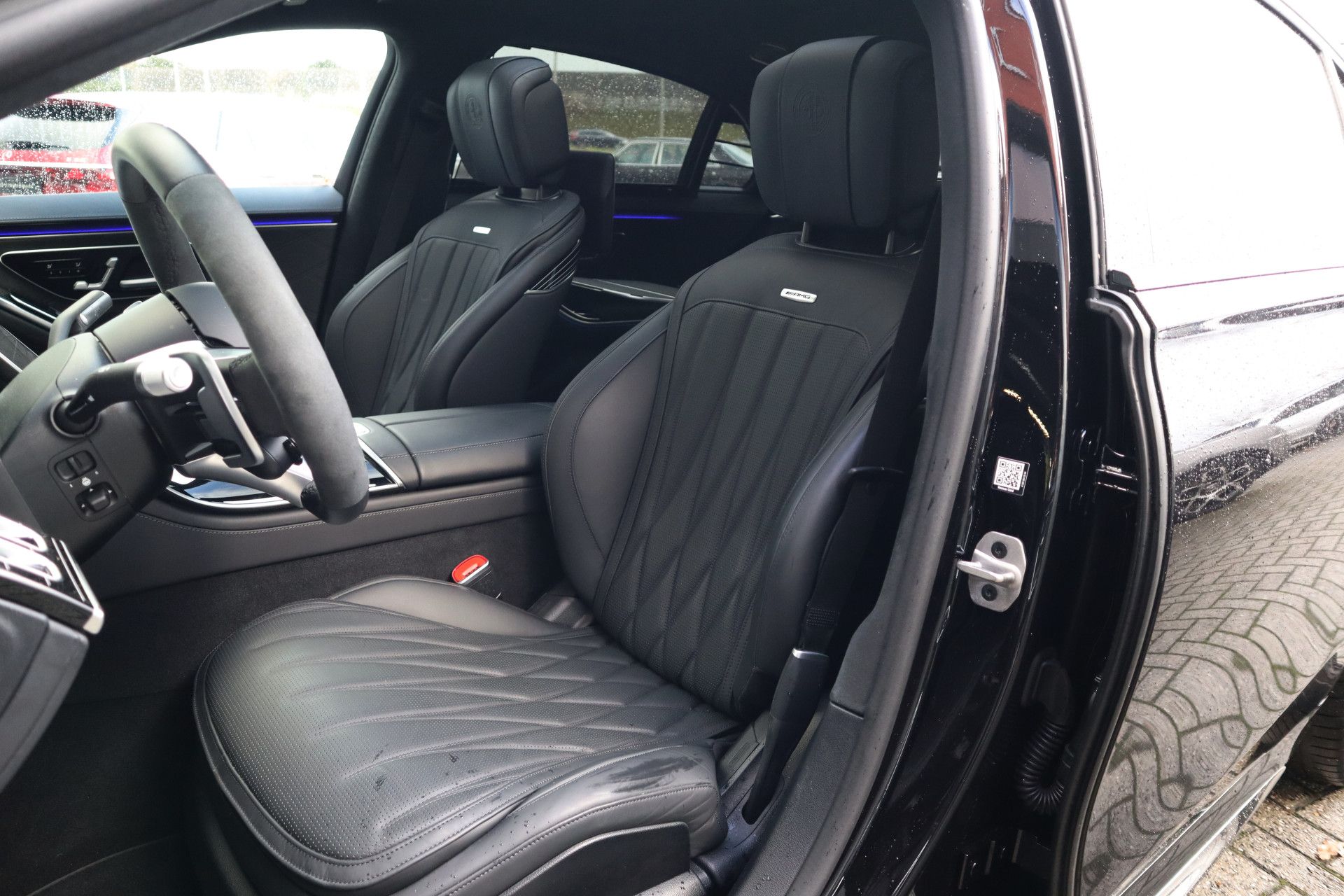 Afbeelding Mercedes-AMG S-Klasse  63 S E Performance | Burmester High End 4D, First class, Klaptafels, Massage, Pianolak flowing lines, Leder Exclusief, Zitklima, Stuurverw., Rij-ass. Plus pakket, Zonweringspakket, Warmtecomfortpakket