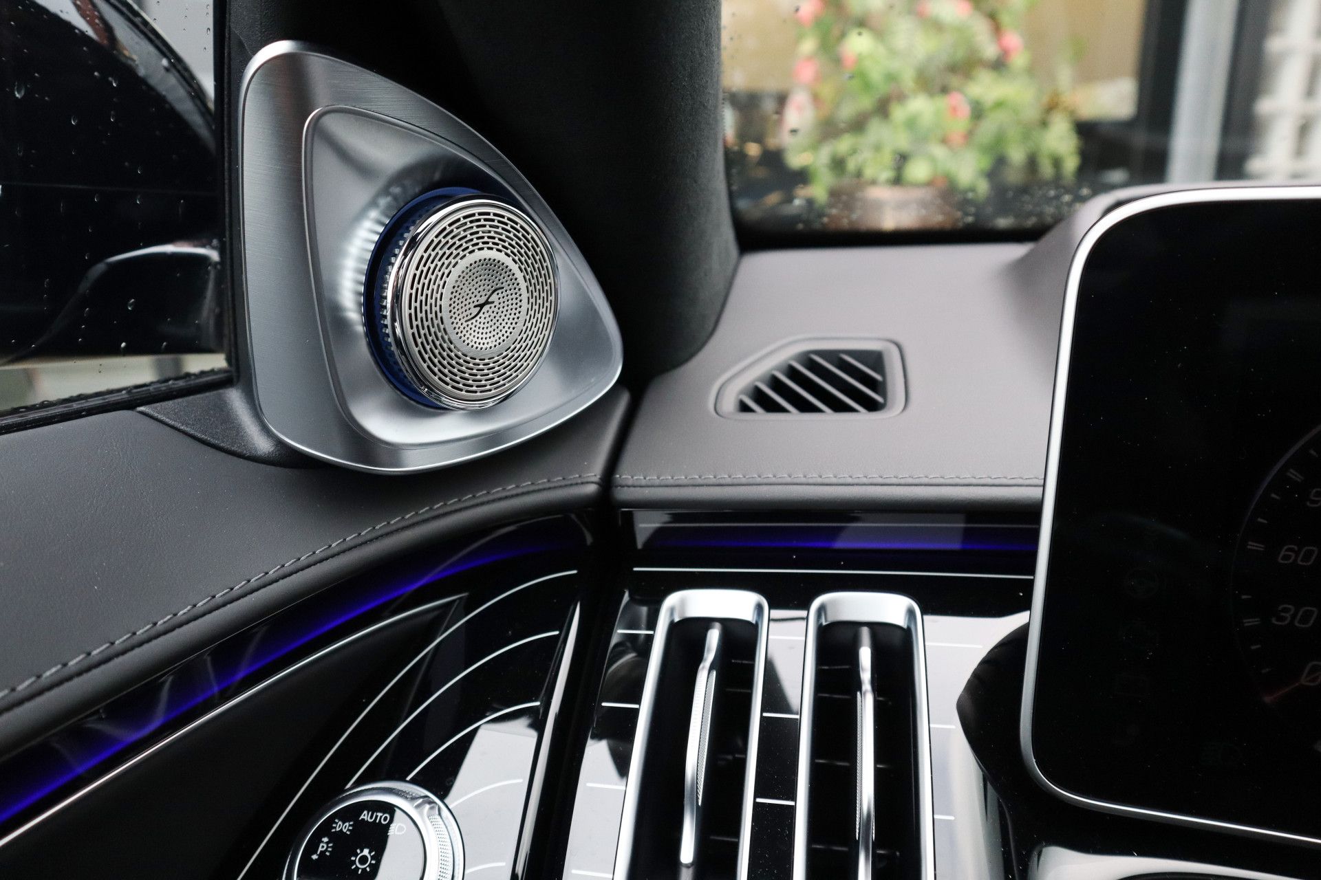 Afbeelding Mercedes-AMG S-Klasse  63 S E Performance | Burmester High End 4D, First class, Klaptafels, Massage, Pianolak flowing lines, Leder Exclusief, Zitklima, Stuurverw., Rij-ass. Plus pakket, Zonweringspakket, Warmtecomfortpakket
