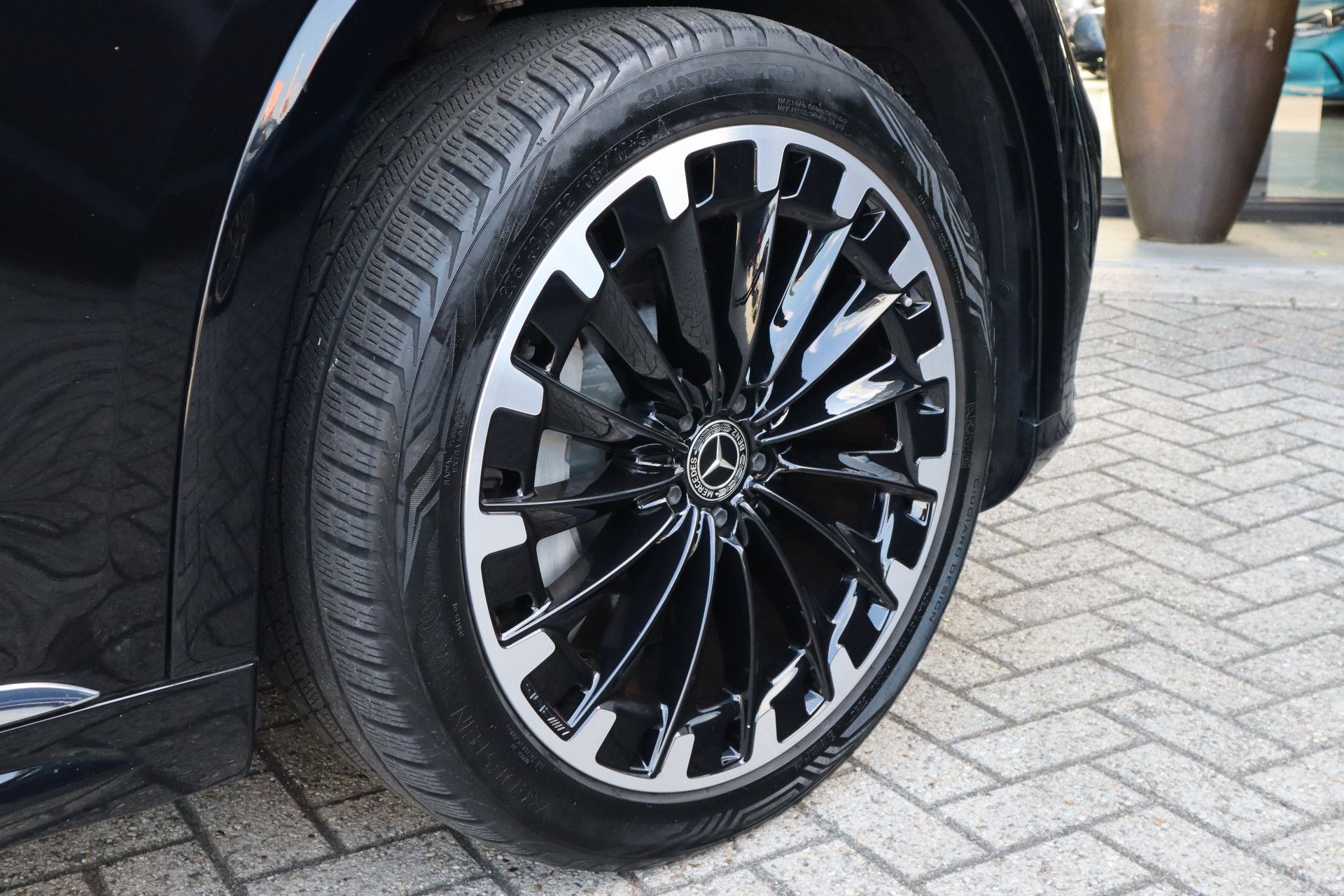 Afbeelding Mercedes-Benz EQS SUV 450 4MATIC | AMG-Line, Massage, Achterasbesturing, Entertainment, Hyperscreen, Zitklima, Stuurverw., Pano, Rij-assistentie Plus pakket, Trekhaak