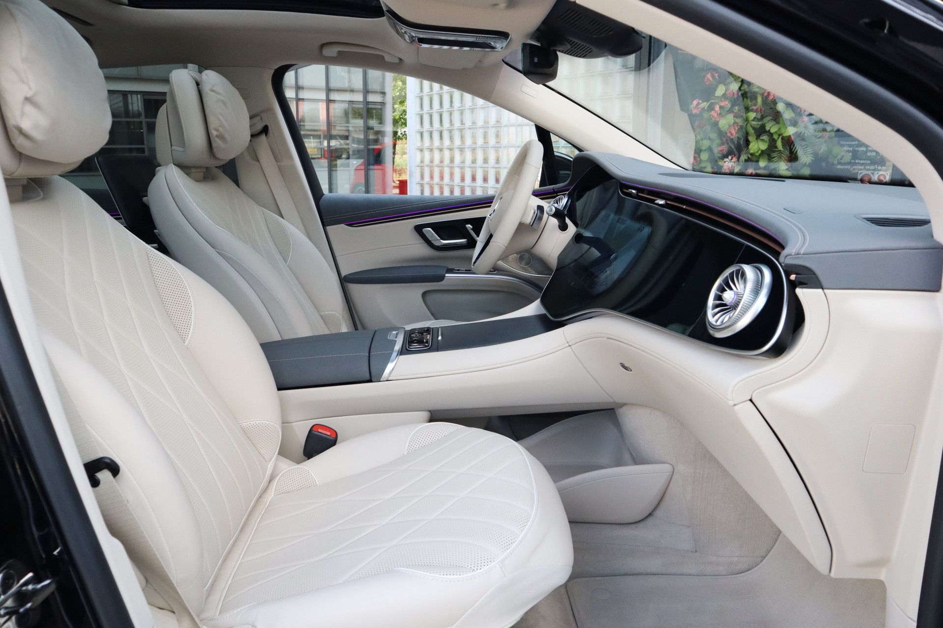 Afbeelding Mercedes-Benz EQS SUV 450 4MATIC | AMG-Line, Massage, Achterasbesturing, Entertainment, Hyperscreen, Zitklima, Stuurverw., Pano, Rij-assistentie Plus pakket, Trekhaak