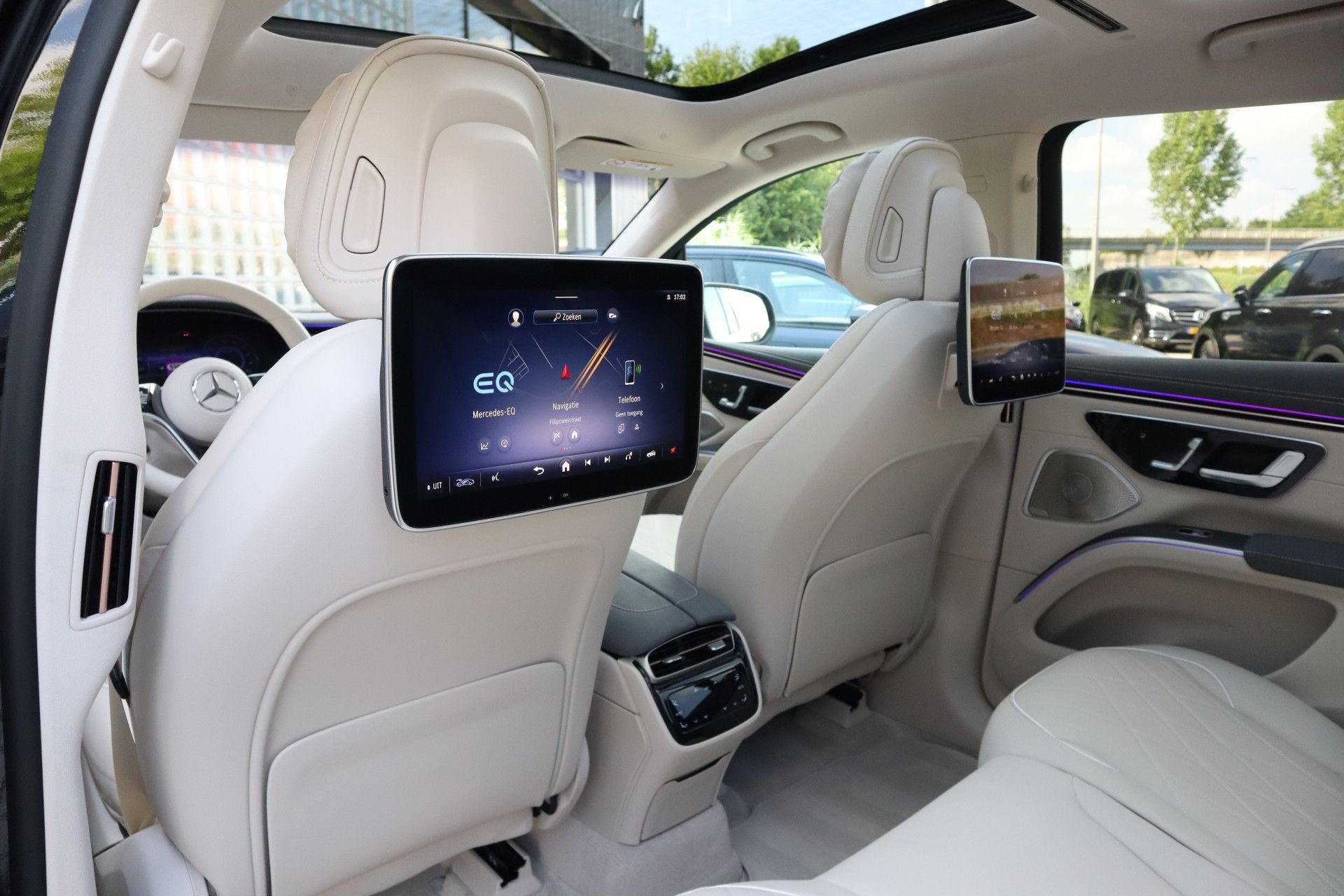 Afbeelding Mercedes-Benz EQS SUV 450 4MATIC | AMG-Line, Massage, Achterasbesturing, Entertainment, Hyperscreen, Zitklima, Stuurverw., Pano, Rij-assistentie Plus pakket, Trekhaak
