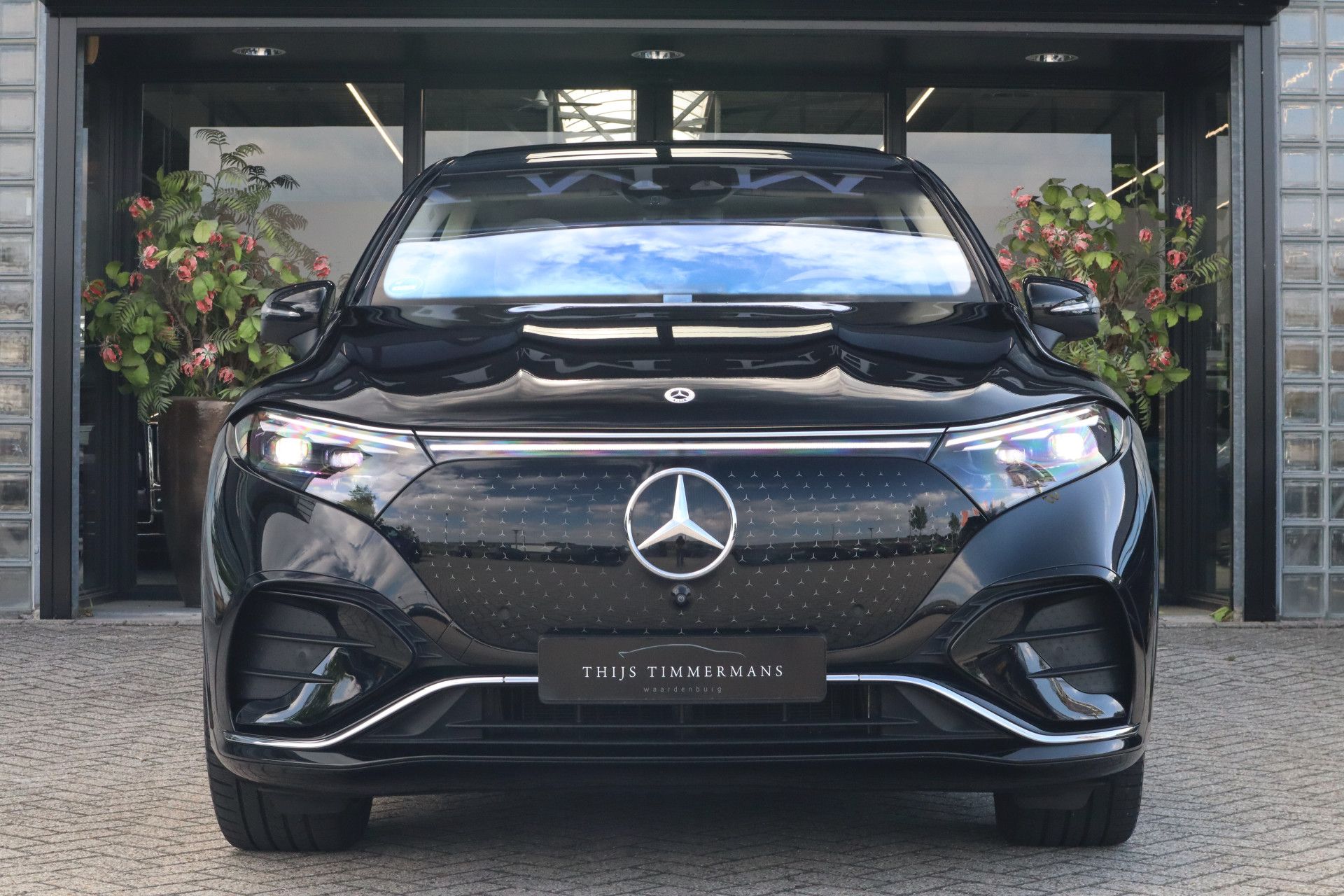 Afbeelding Mercedes-Benz EQS SUV 450 4MATIC | AMG-Line, Massage, Achterasbesturing, Entertainment, Hyperscreen, Zitklima, Stuurverw., Pano, Rij-assistentie Plus pakket, Trekhaak