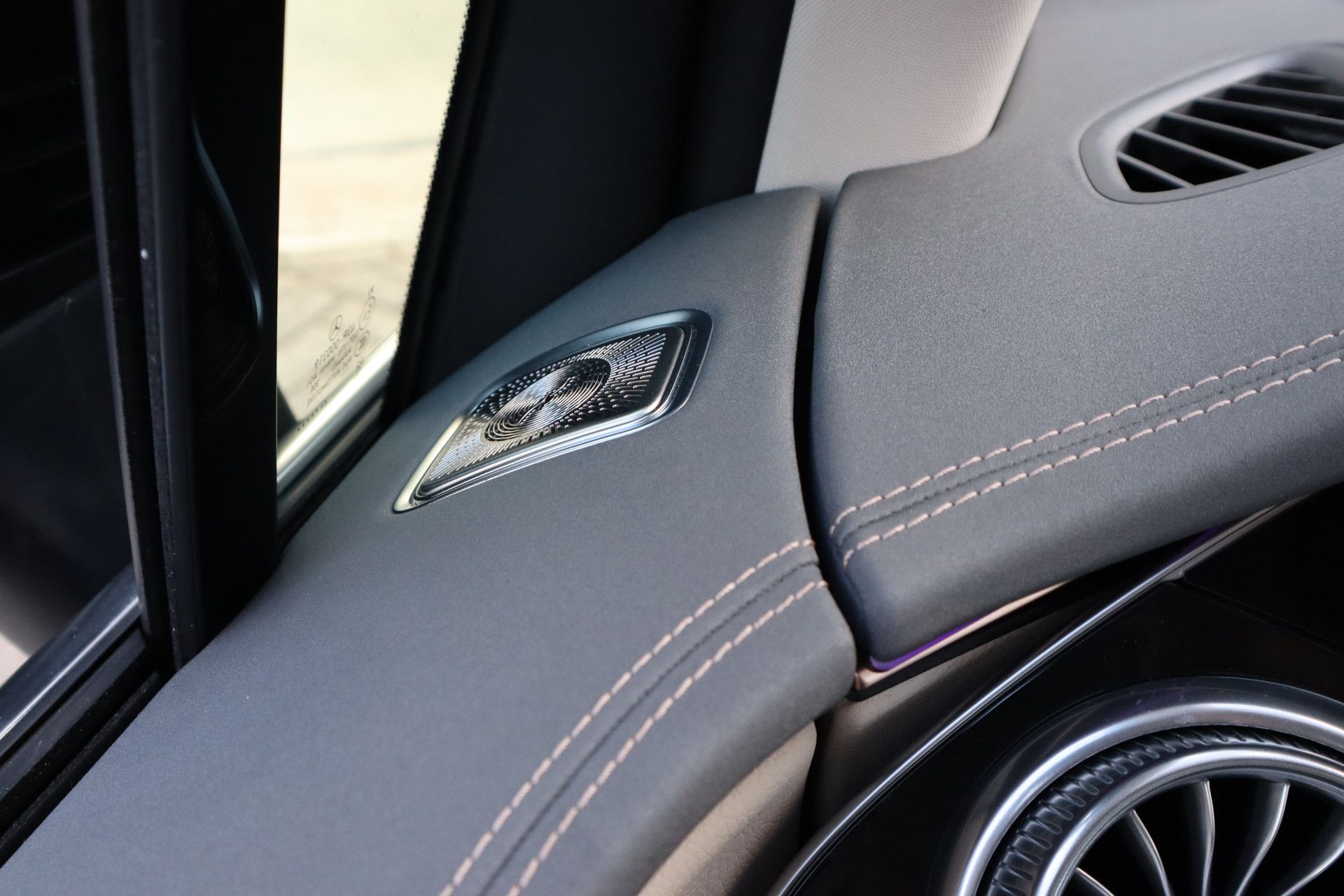 Afbeelding Mercedes-Benz EQS SUV 450 4MATIC | AMG-Line, Massage, Achterasbesturing, Entertainment, Hyperscreen, Zitklima, Stuurverw., Pano, Rij-assistentie Plus pakket, Trekhaak