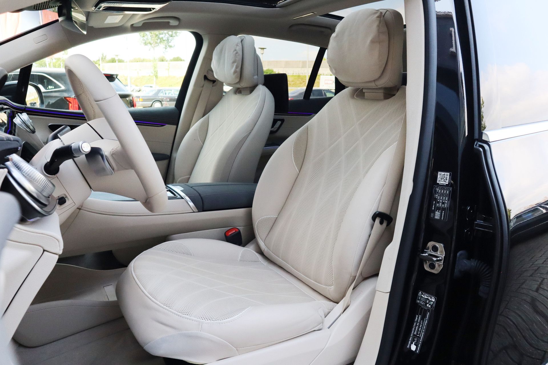 Afbeelding Mercedes-Benz EQS SUV 450 4MATIC | AMG-Line, Massage, Achterasbesturing, Entertainment, Hyperscreen, Zitklima, Stuurverw., Pano, Rij-assistentie Plus pakket, Trekhaak