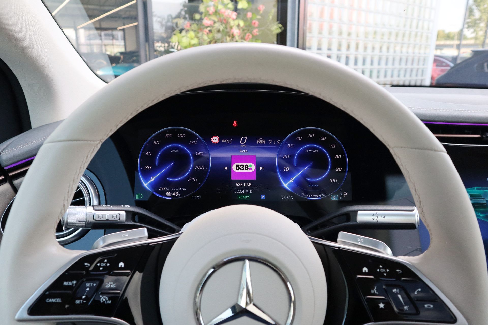 Afbeelding Mercedes-Benz EQS SUV 450 4MATIC | AMG-Line, Massage, Achterasbesturing, Entertainment, Hyperscreen, Zitklima, Stuurverw., Pano, Rij-assistentie Plus pakket, Trekhaak