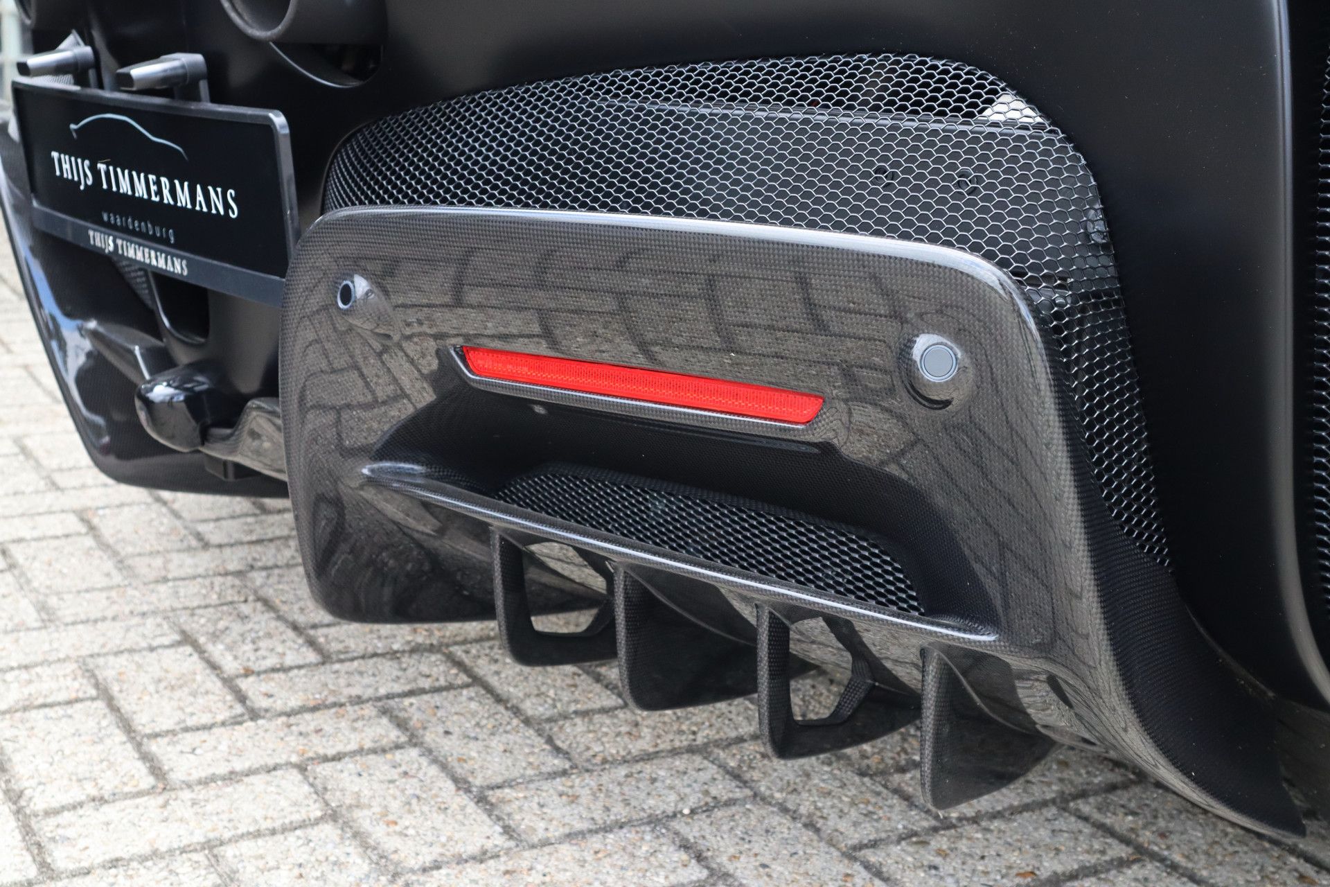 Afbeelding Ferrari SF90 Spider 4.0 V8 | Novitec-uitlaat, Carbon in/ex, Lift, Pass. display, Carbon daytona racestoelen, JBL, Camera, Wrap matzwart