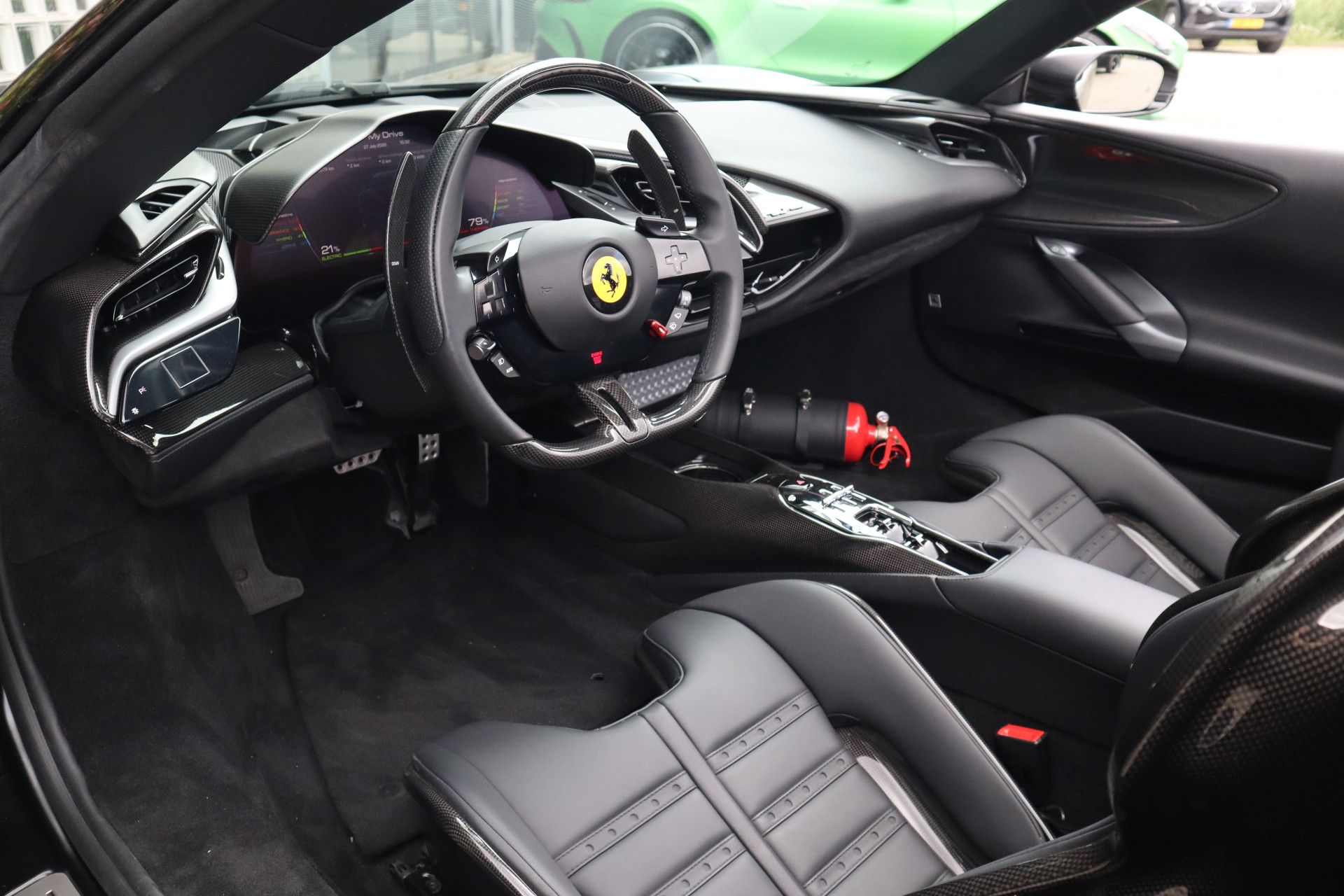 Afbeelding Ferrari SF90 Spider 4.0 V8 | Novitec-uitlaat, Carbon in/ex, Lift, Pass. display, Carbon daytona racestoelen, JBL, Camera, Wrap matzwart
