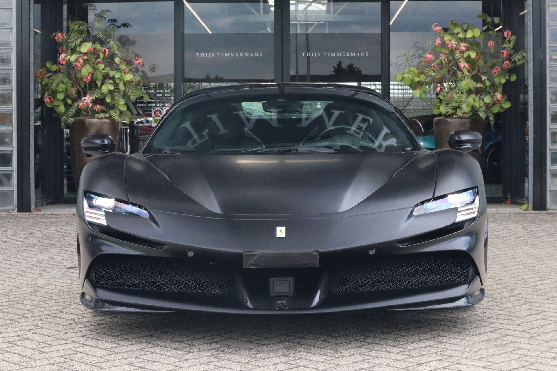 Afbeelding Ferrari SF90 Spider 4.0 V8 | Novitec-uitlaat, Carbon in/ex, Lift, Pass. display, Carbon daytona racestoelen, JBL, Camera, Wrap matzwart