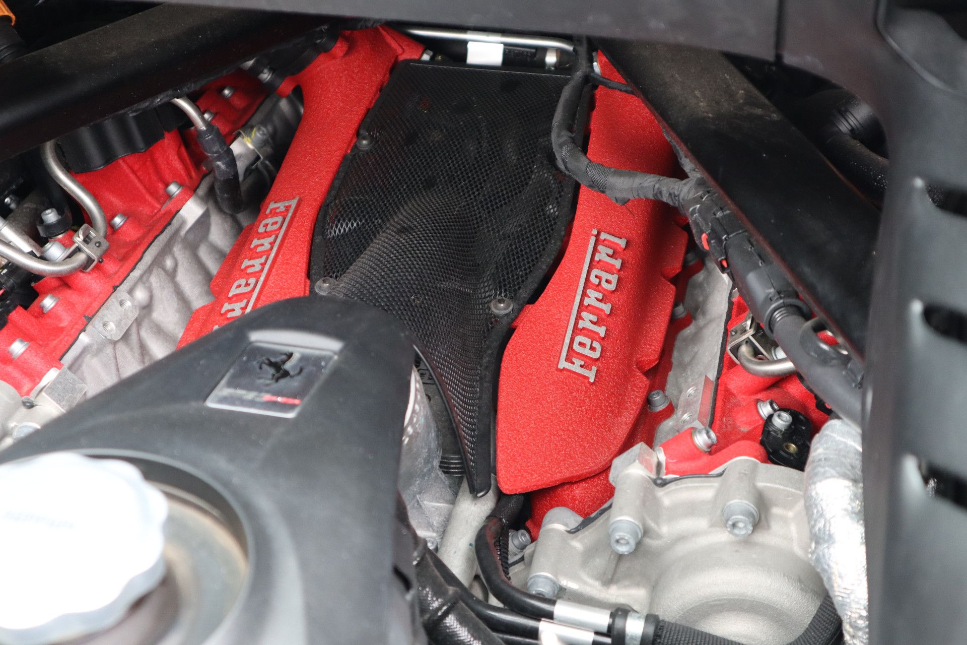 Afbeelding Ferrari SF90 Spider 4.0 V8 | Novitec-uitlaat, Carbon in/ex, Lift, Pass. display, Carbon daytona racestoelen, JBL, Camera, Wrap matzwart