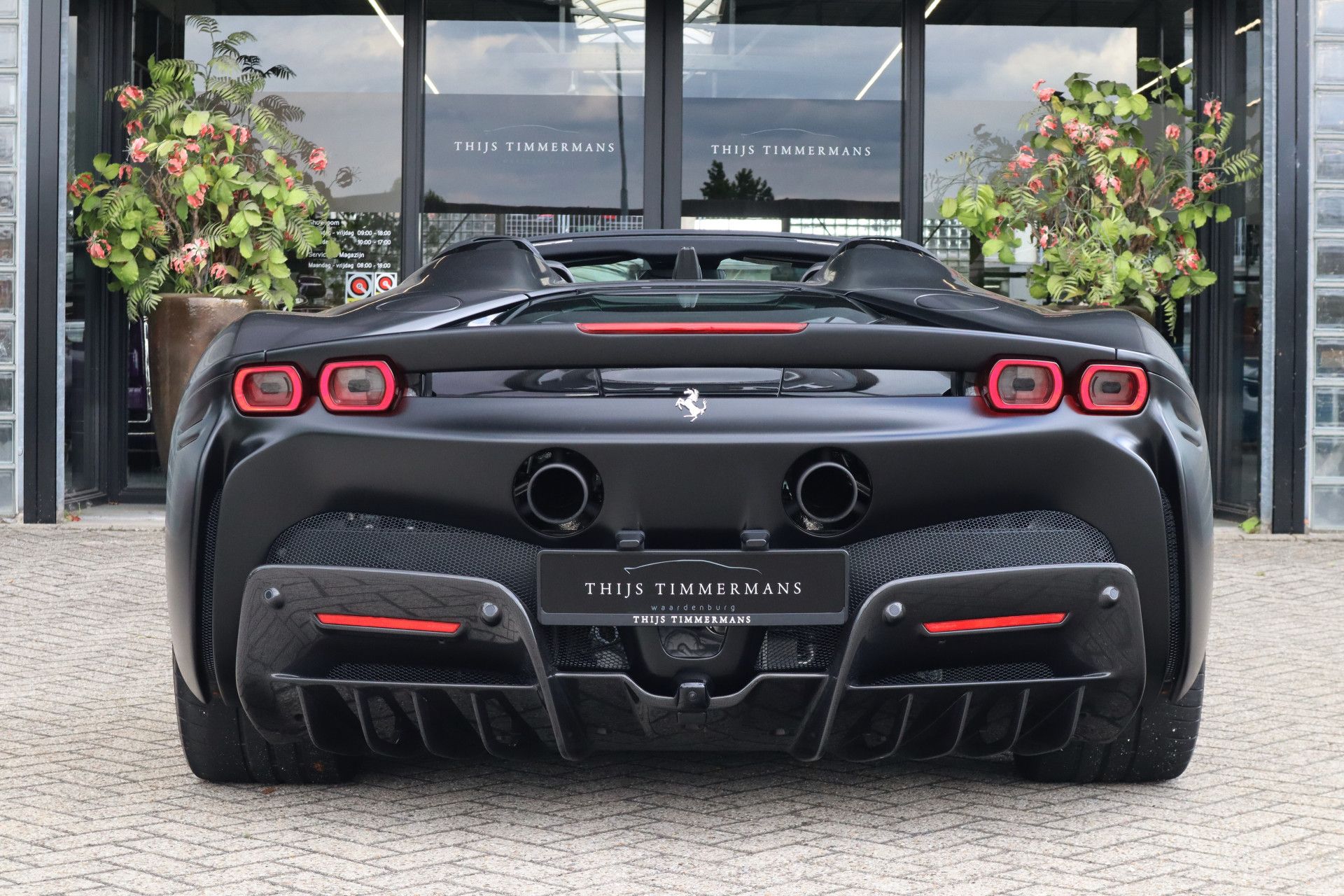 Afbeelding Ferrari SF90 Spider 4.0 V8 | Novitec-uitlaat, Carbon in/ex, Lift, Pass. display, Carbon daytona racestoelen, JBL, Camera, Wrap matzwart
