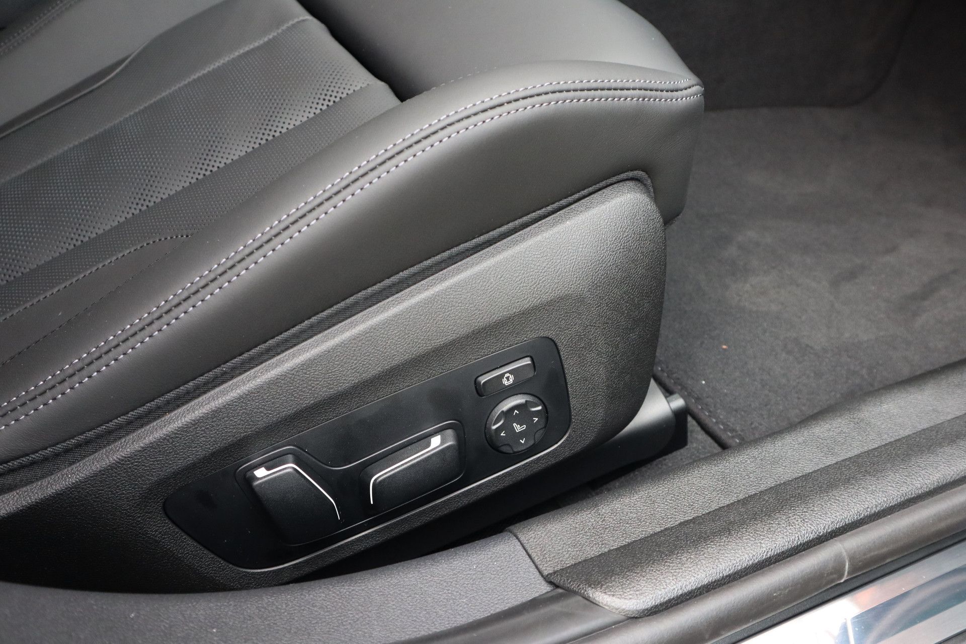 Afbeelding BMW M3 Touring xDrive Competition | Facelift, Goodwood Grün, Carbon int., M Driver's Package, Driving Assistant Professional, Harman/Kardon, Zitklima, Stuurverwarming