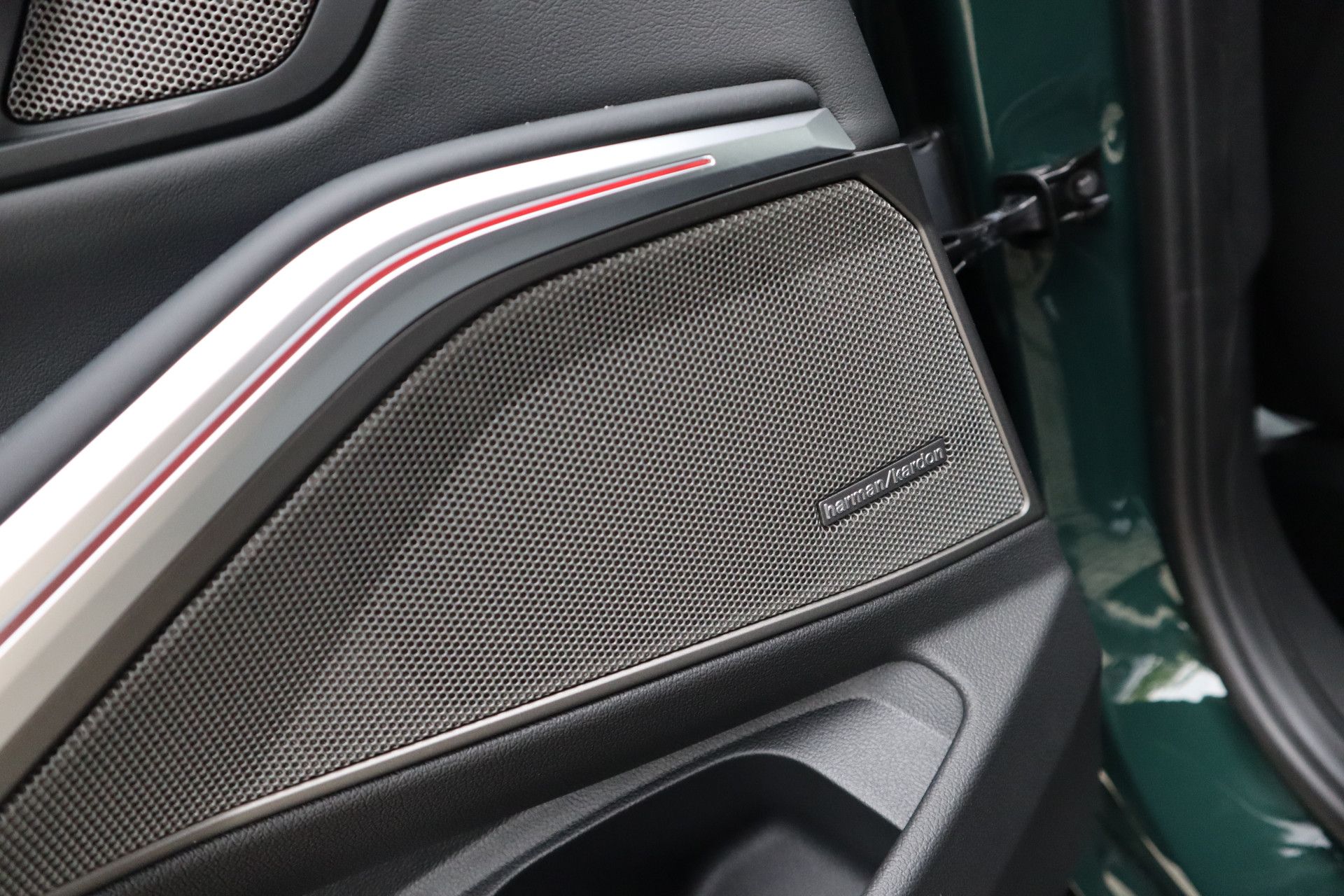 Afbeelding BMW M3 Touring xDrive Competition | Facelift, Goodwood Grün, Carbon int., M Driver's Package, Driving Assistant Professional, Harman/Kardon, Zitklima, Stuurverwarming