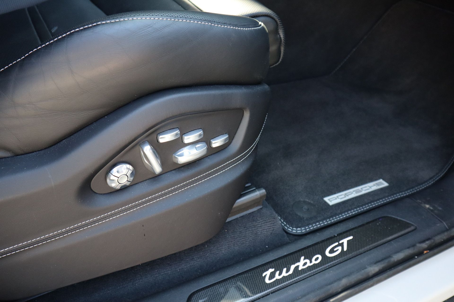 Afbeelding Porsche Cayenne Coupé 4.0 Turbo GT Keramisch, Carbon, Akrapovic, Zitklima, PDCC, 