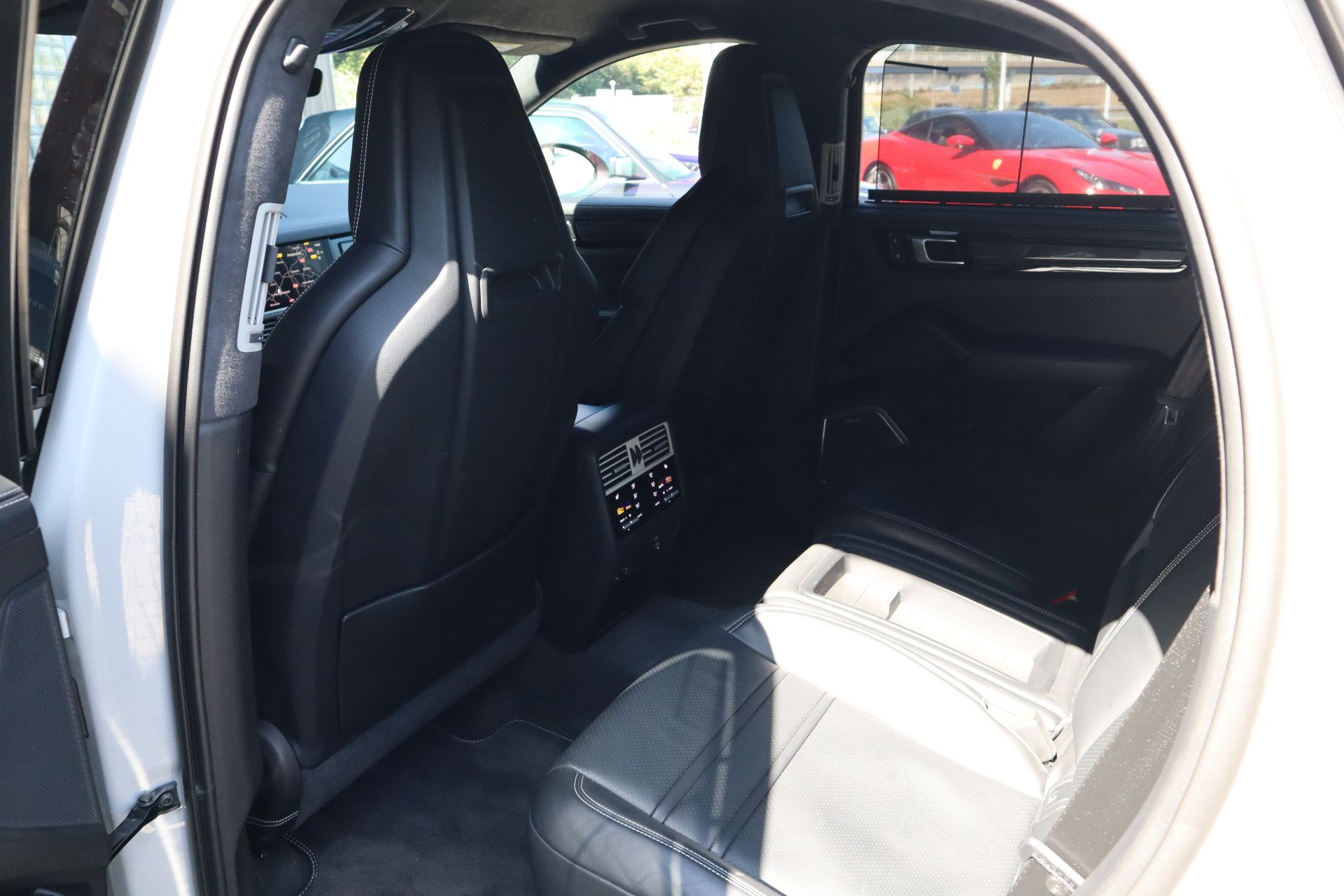 Afbeelding Porsche Cayenne Coupé 4.0 Turbo GT Keramisch, Carbon, Akrapovic, Zitklima, PDCC, 