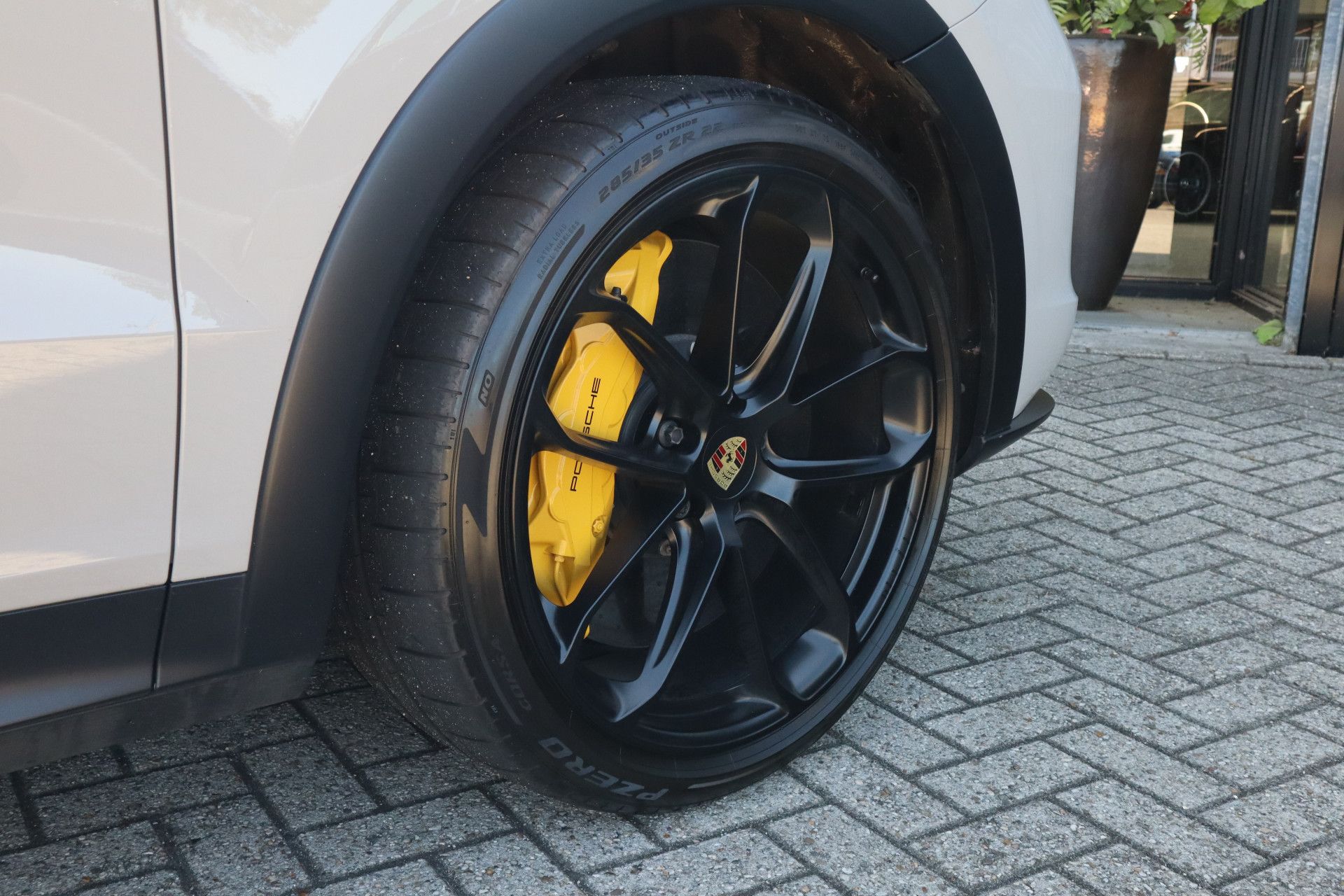 Afbeelding Porsche Cayenne Coupé 4.0 Turbo GT Keramisch, Carbon, Akrapovic, Zitklima, PDCC, 