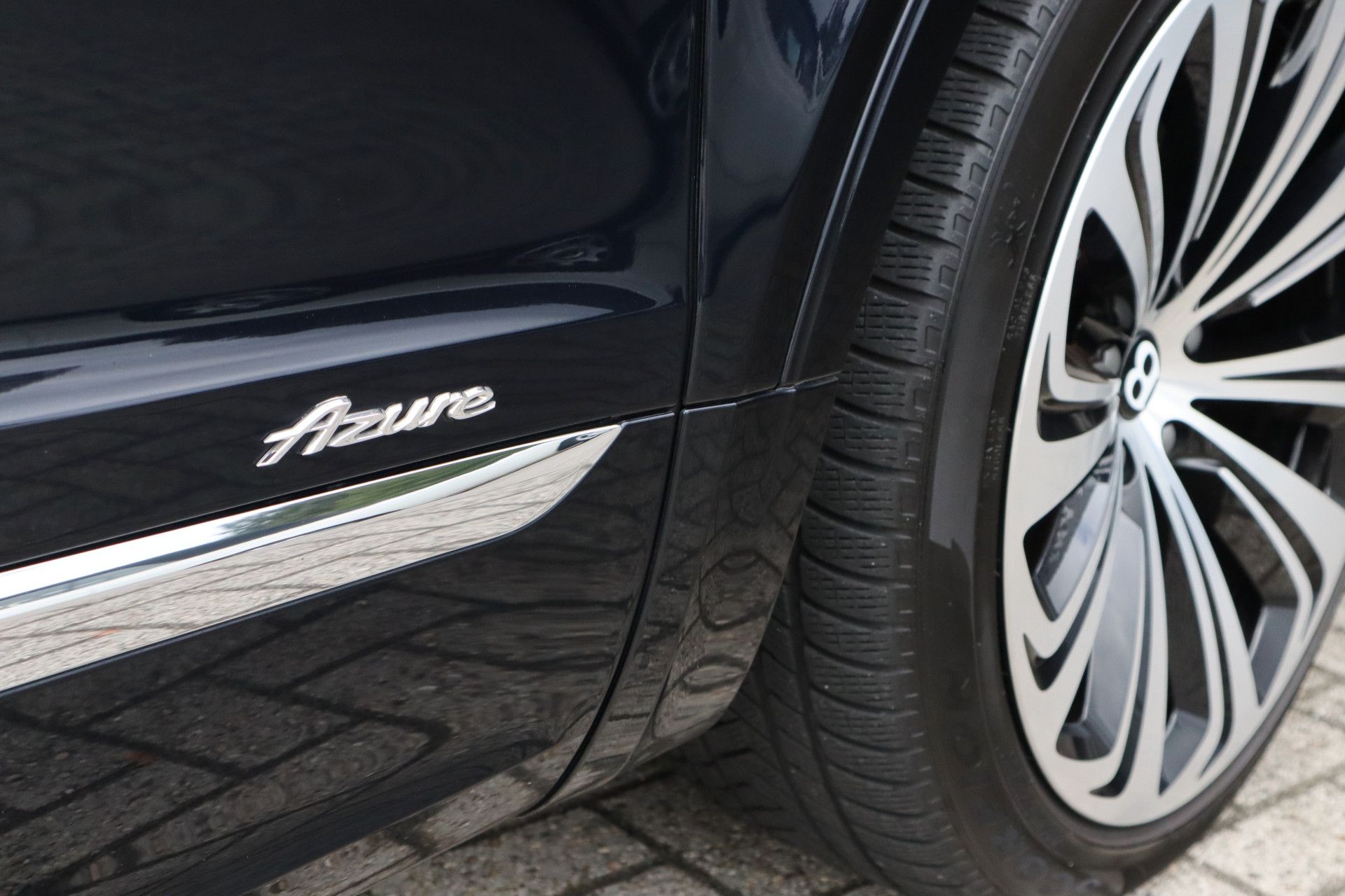 Afbeelding Bentley Bentayga 4.0 V8 Azure | Mulliner, Naim Audio, Massage, Nachtzicht, Pano, Zitklima, Stuurverwarming, Zonweringspakket, Nachtzicht