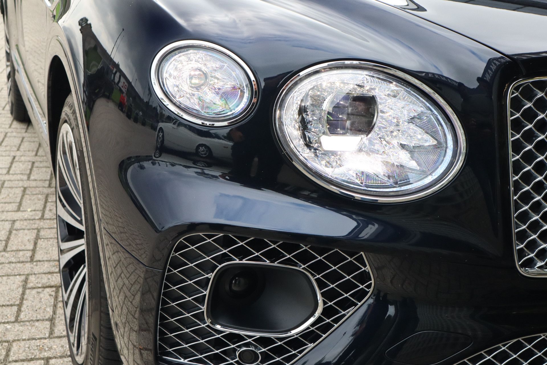 Afbeelding Bentley Bentayga 4.0 V8 Azure | Mulliner, Naim Audio, Massage, Nachtzicht, Pano, Zitklima, Stuurverwarming, Zonweringspakket, Nachtzicht