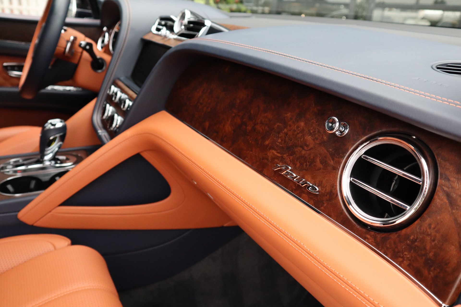 Afbeelding Bentley Bentayga 4.0 V8 Azure | Mulliner, Naim Audio, Massage, Nachtzicht, Pano, Zitklima, Stuurverwarming, Zonweringspakket, Nachtzicht