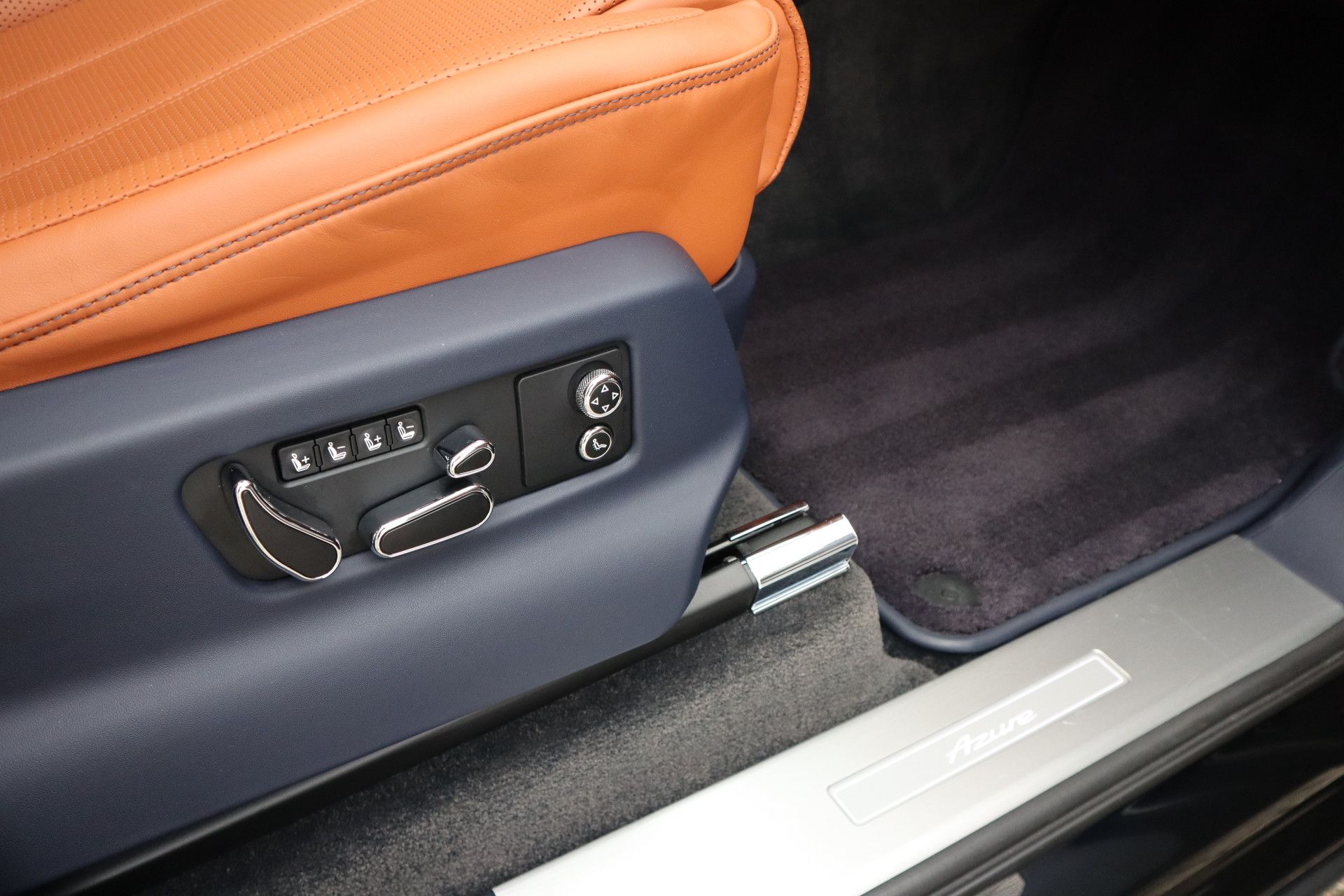 Afbeelding Bentley Bentayga 4.0 V8 Azure | Mulliner, Naim Audio, Massage, Nachtzicht, Pano, Zitklima, Stuurverwarming, Zonweringspakket, Nachtzicht