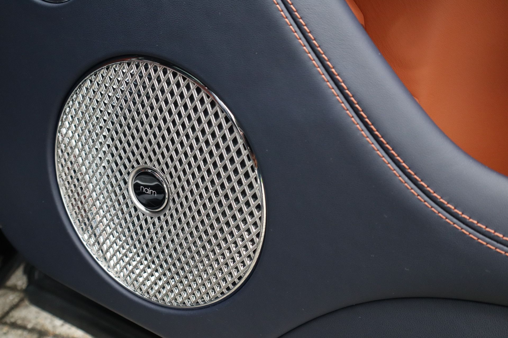 Afbeelding Bentley Bentayga 4.0 V8 Azure | Mulliner, Naim Audio, Massage, Nachtzicht, Pano, Zitklima, Stuurverwarming, Zonweringspakket, Nachtzicht