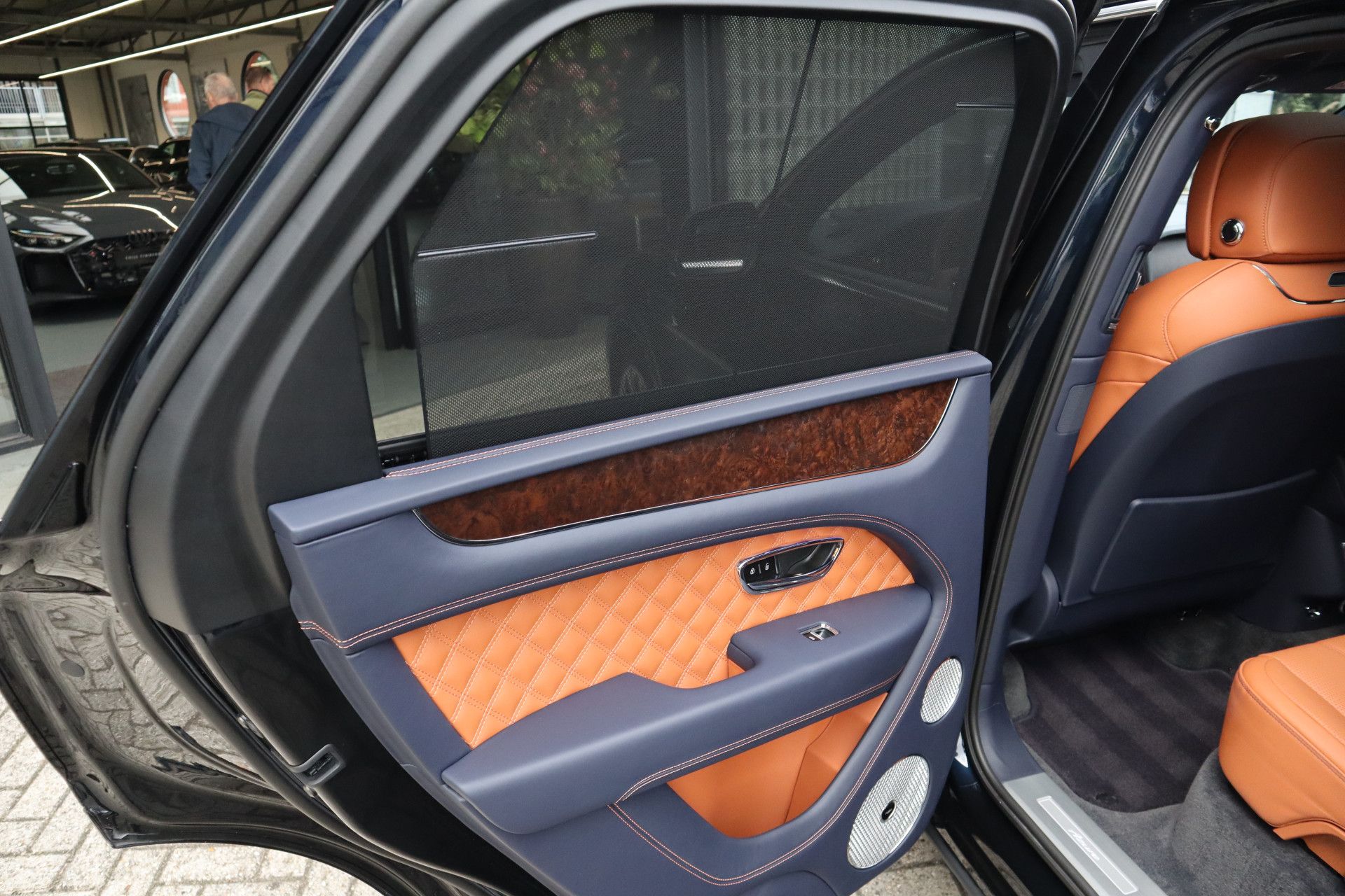 Afbeelding Bentley Bentayga 4.0 V8 Azure | Mulliner, Naim Audio, Massage, Nachtzicht, Pano, Zitklima, Stuurverwarming, Zonweringspakket, Nachtzicht