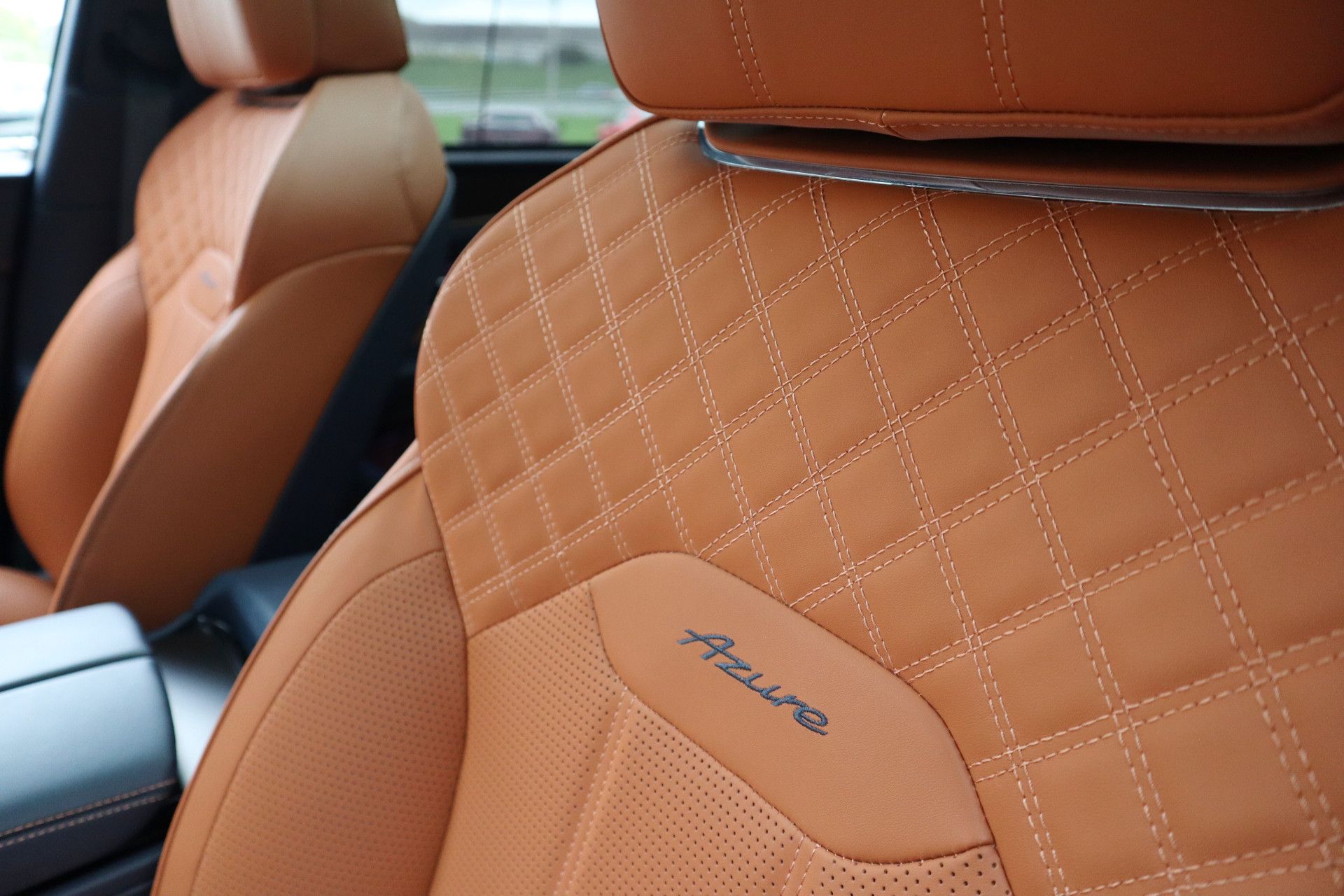 Afbeelding Bentley Bentayga 4.0 V8 Azure | Mulliner, Naim Audio, Massage, Nachtzicht, Pano, Zitklima, Stuurverwarming, Zonweringspakket, Nachtzicht
