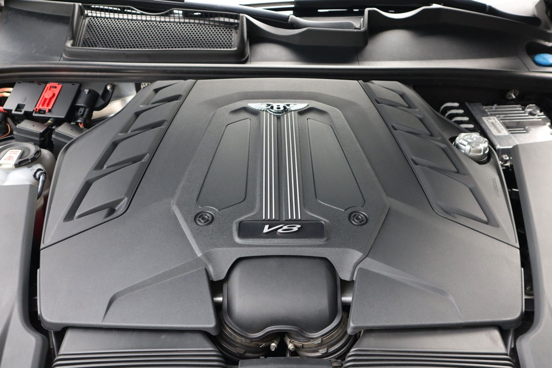 Afbeelding Bentley Bentayga 4.0 V8 Azure | Mulliner, Naim Audio, Massage, Nachtzicht, Pano, Zitklima, Stuurverwarming, Zonweringspakket, Nachtzicht
