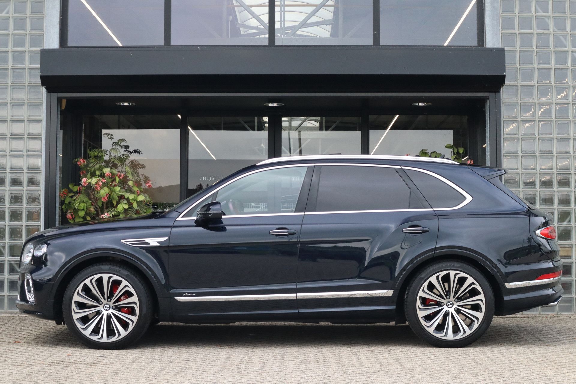 Afbeelding Bentley Bentayga 4.0 V8 Azure | Mulliner, Naim Audio, Massage, Nachtzicht, Pano, Zitklima, Stuurverwarming, Zonweringspakket, Nachtzicht