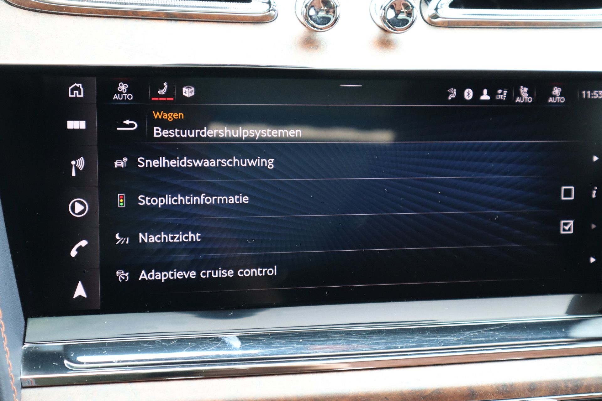Afbeelding Bentley Bentayga 4.0 V8 Azure | Mulliner, Naim Audio, Massage, Nachtzicht, Pano, Zitklima, Stuurverwarming, Zonweringspakket, Nachtzicht