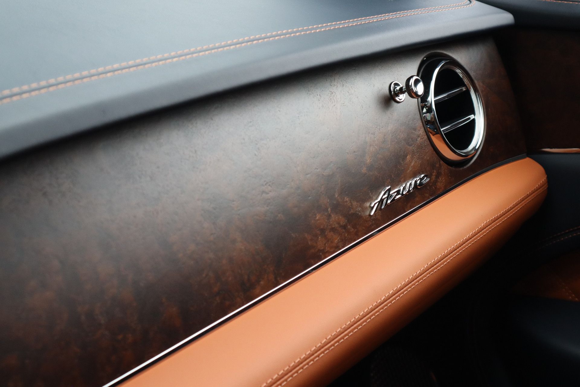 Afbeelding Bentley Bentayga 4.0 V8 Azure | Mulliner, Naim Audio, Massage, Nachtzicht, Pano, Zitklima, Stuurverwarming, Zonweringspakket, Nachtzicht