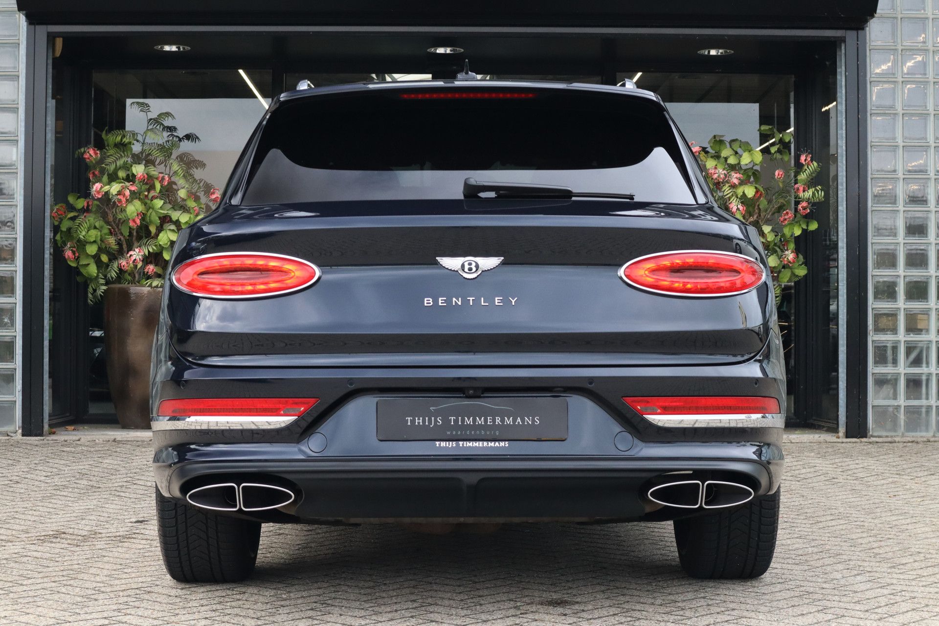 Afbeelding Bentley Bentayga 4.0 V8 Azure | Mulliner, Naim Audio, Massage, Nachtzicht, Pano, Zitklima, Stuurverwarming, Zonweringspakket, Nachtzicht