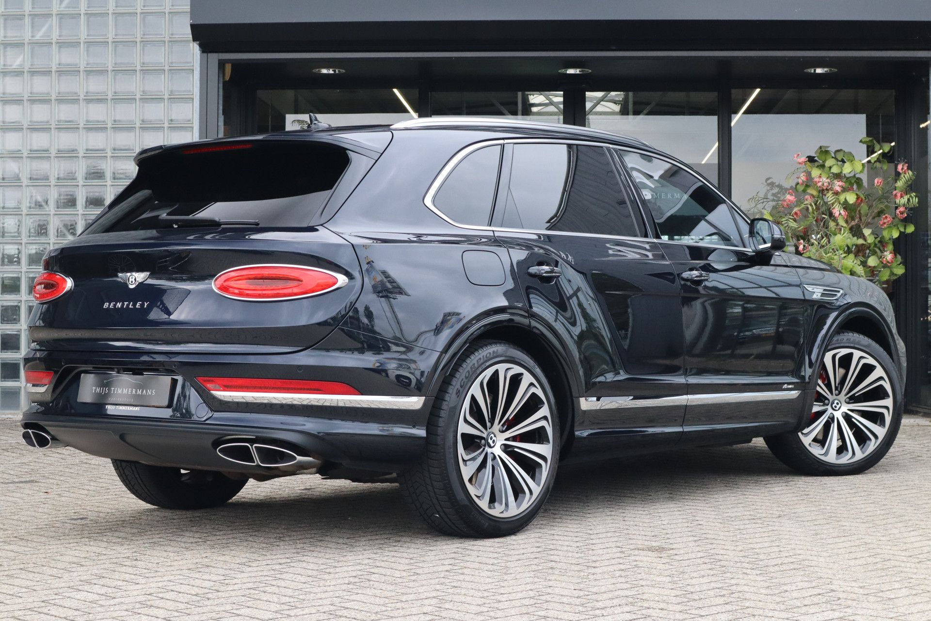 Afbeelding Bentley Bentayga 4.0 V8 Azure | Mulliner, Naim Audio, Massage, Nachtzicht, Pano, Zitklima, Stuurverwarming, Zonweringspakket, Nachtzicht