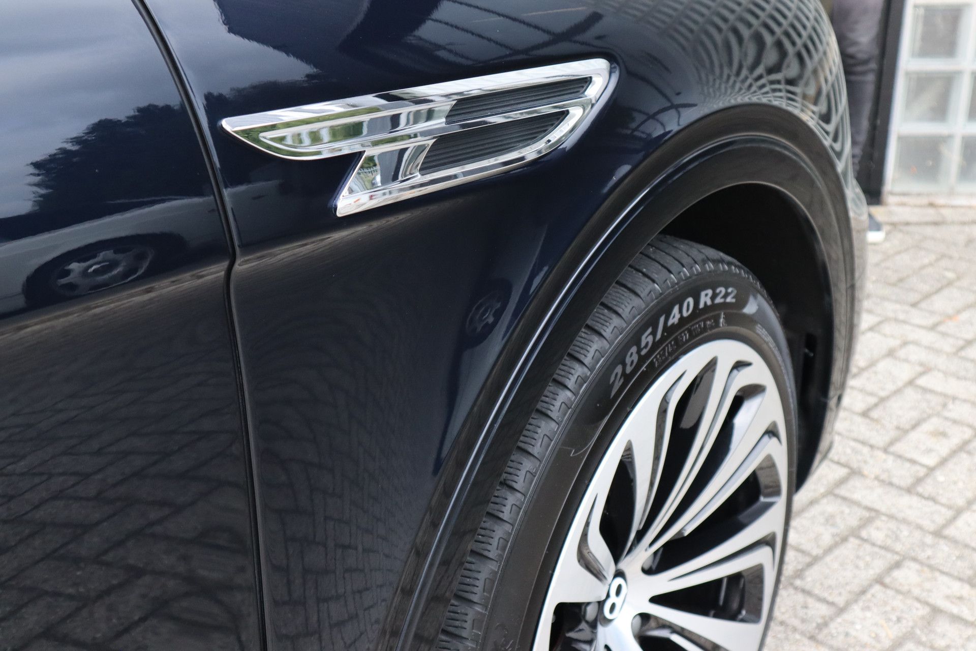 Afbeelding Bentley Bentayga 4.0 V8 Azure | Mulliner, Naim Audio, Massage, Nachtzicht, Pano, Zitklima, Stuurverwarming, Zonweringspakket, Nachtzicht