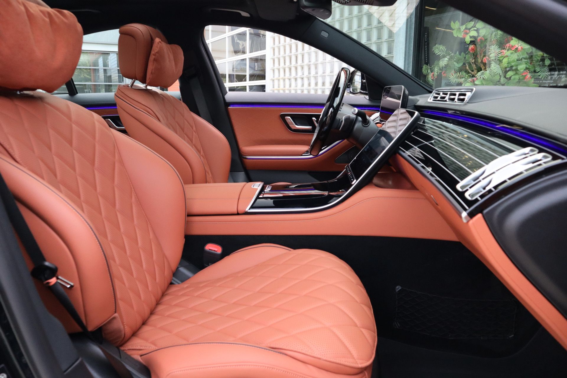 Afbeelding Mercedes-Benz S-Klasse 450 d 4MATIC | AMG-Line, 21 inch, Rij-assistentie Plus pakket, Massagestoelen, Warmtecomfortpakket, Standkachel, Panoramadak, Digital Light