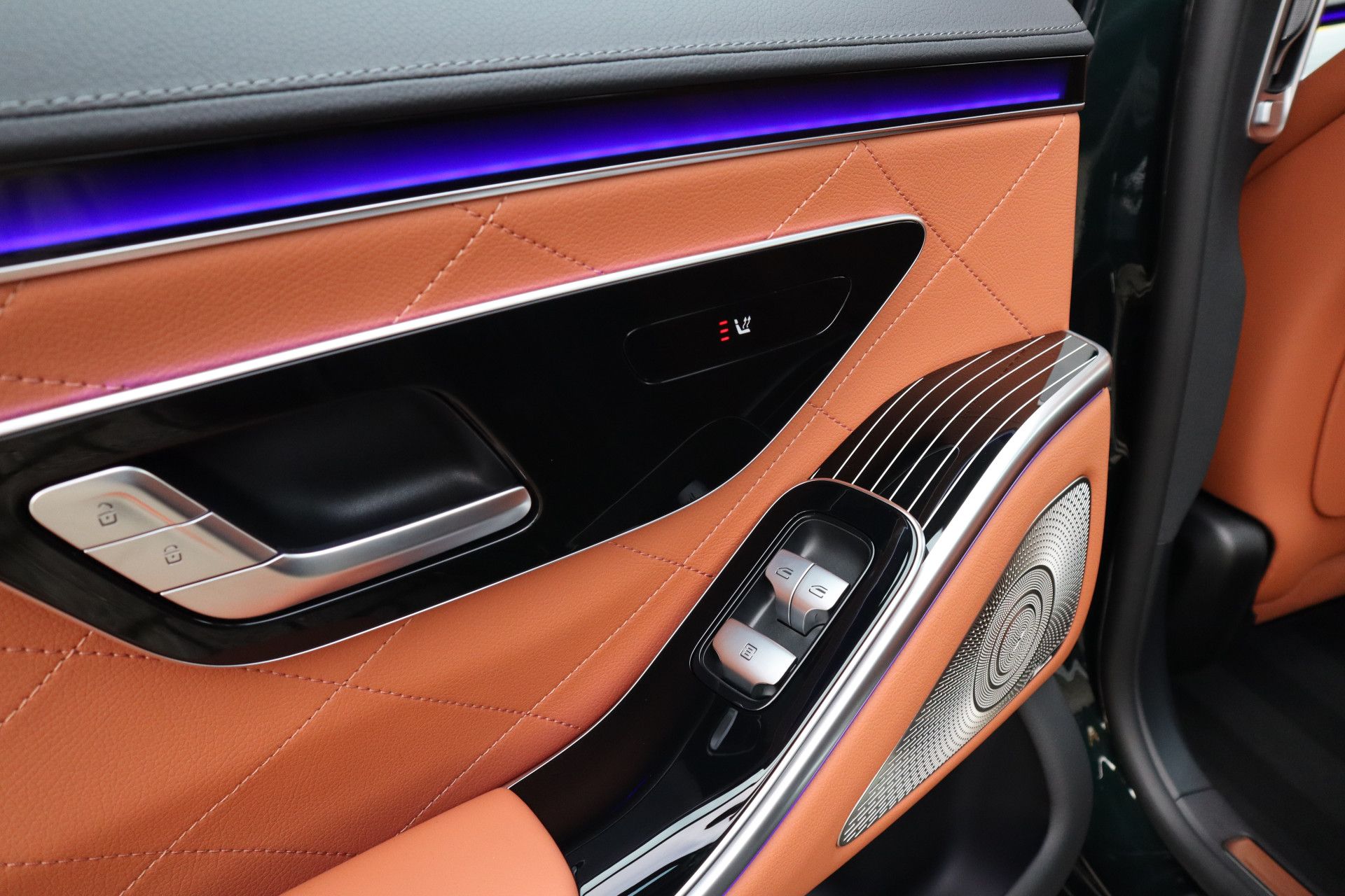 Afbeelding Mercedes-Benz S-Klasse 450 d 4MATIC | AMG-Line, 21 inch, Rij-assistentie Plus pakket, Massagestoelen, Warmtecomfortpakket, Standkachel, Panoramadak, Digital Light