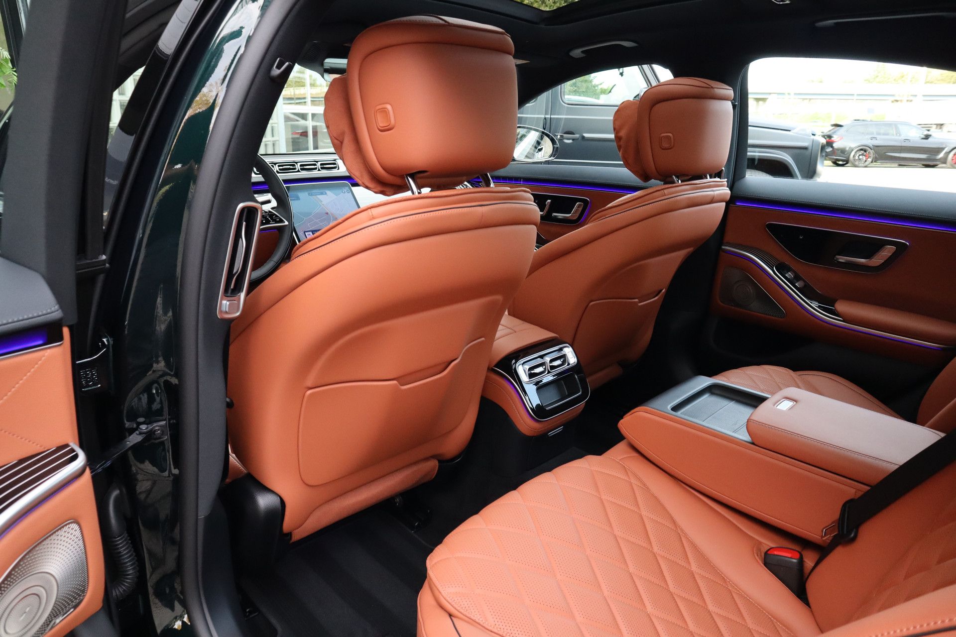 Afbeelding Mercedes-Benz S-Klasse 450 d 4MATIC | AMG-Line, 21 inch, Rij-assistentie Plus pakket, Massagestoelen, Warmtecomfortpakket, Standkachel, Panoramadak, Digital Light