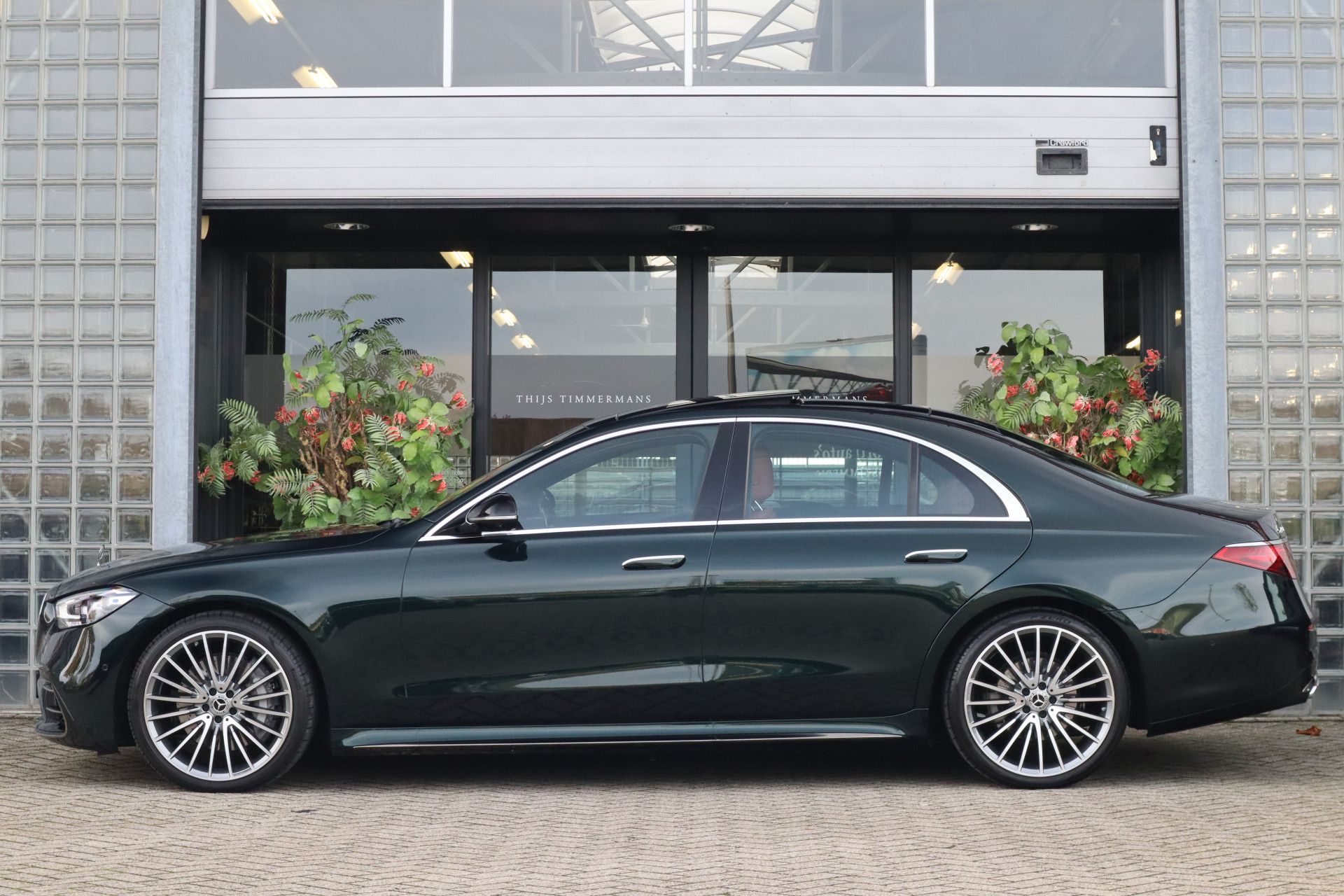 Afbeelding Mercedes-Benz S-Klasse 450 d 4MATIC | AMG-Line, 21 inch, Rij-assistentie Plus pakket, Massagestoelen, Warmtecomfortpakket, Standkachel, Panoramadak, Digital Light