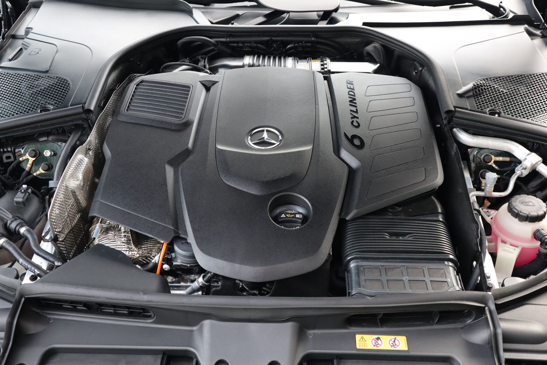 Afbeelding Mercedes-Benz S-Klasse 450 d 4MATIC | AMG-Line, 21 inch, Rij-assistentie Plus pakket, Massagestoelen, Warmtecomfortpakket, Standkachel, Panoramadak, Digital Light