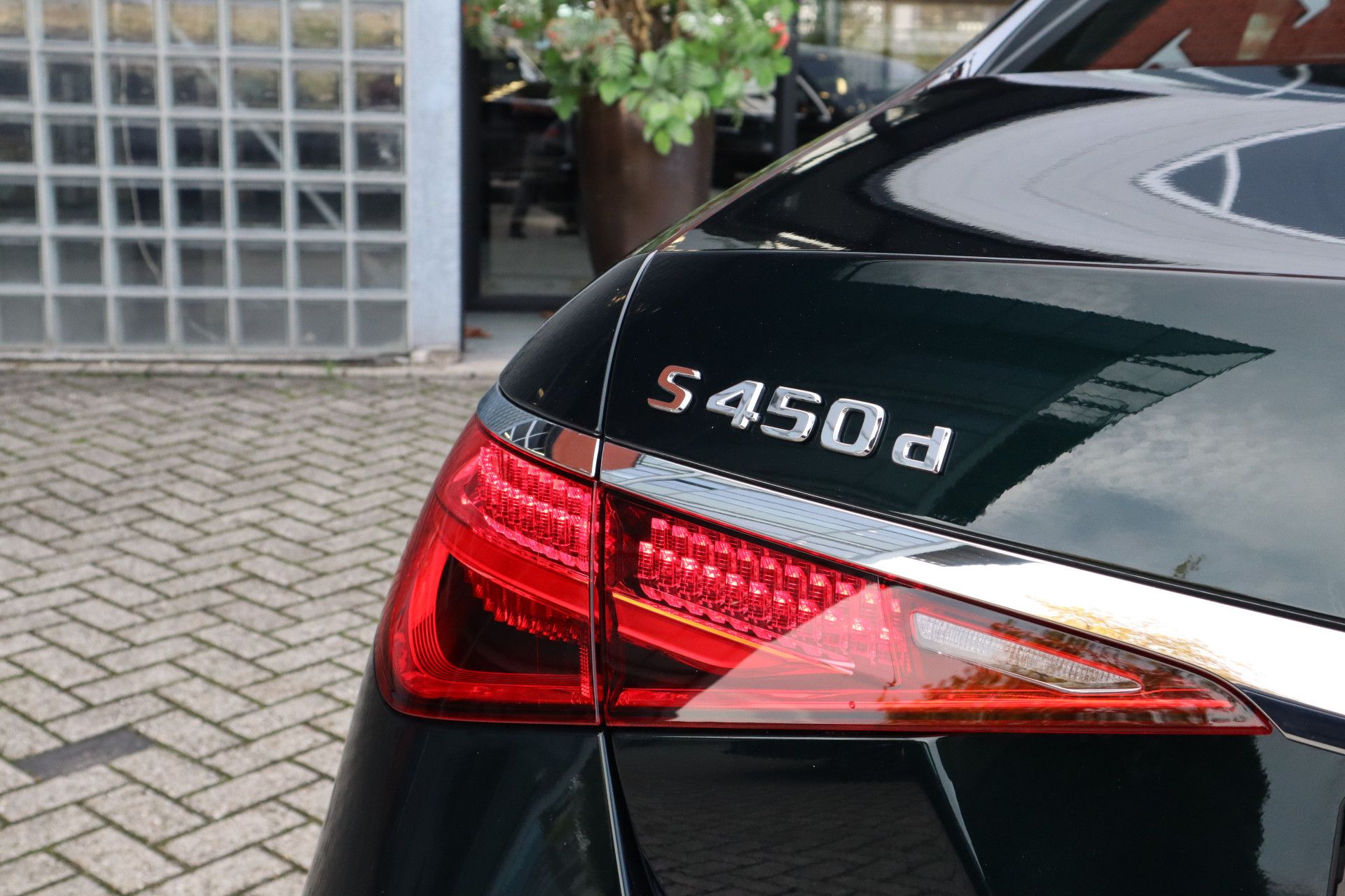 Afbeelding Mercedes-Benz S-Klasse 450 d 4MATIC | AMG-Line, 21 inch, Rij-assistentie Plus pakket, Massagestoelen, Warmtecomfortpakket, Standkachel, Panoramadak, Digital Light