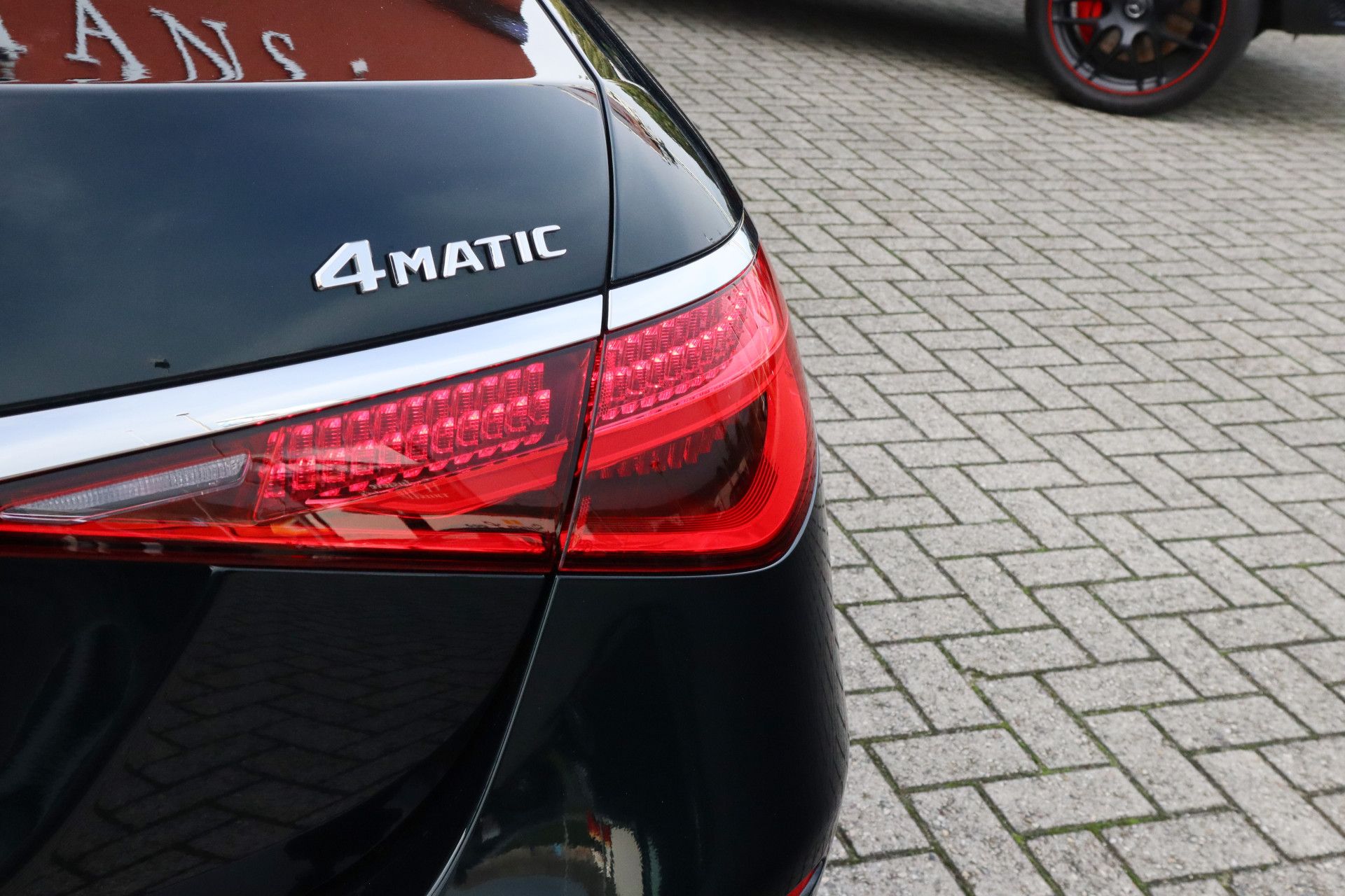 Afbeelding Mercedes-Benz S-Klasse 450 d 4MATIC | AMG-Line, 21 inch, Rij-assistentie Plus pakket, Massagestoelen, Warmtecomfortpakket, Standkachel, Panoramadak, Digital Light