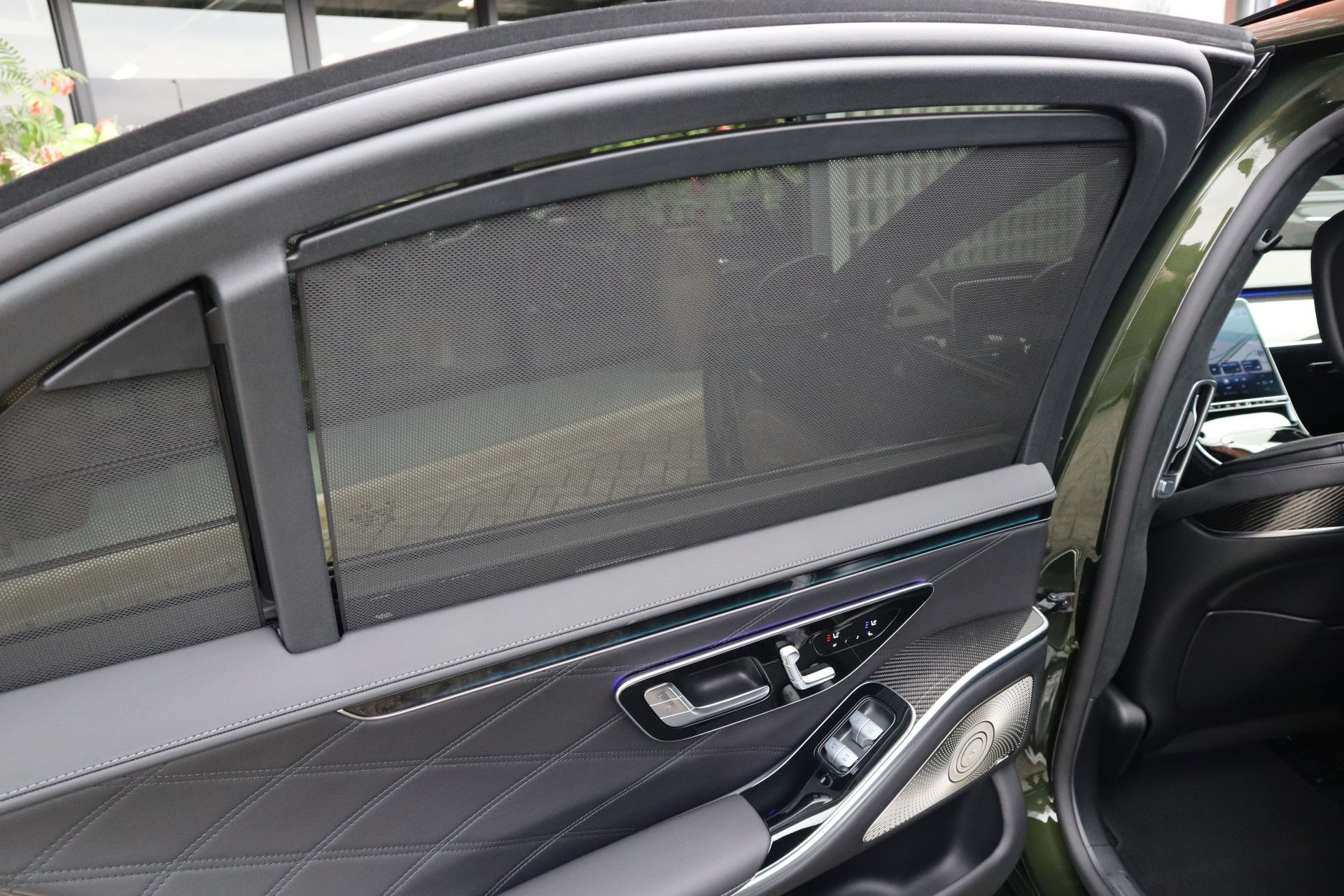 Afbeelding Mercedes-AMG S-Klasse  63 S E Performance | Keramisch, Burmester High End 4D, Carbon in/ex, Entertainment, Massage, Rij-ass. Plus pakket, Leder Exclusief, Driver's Package, Zitklima	