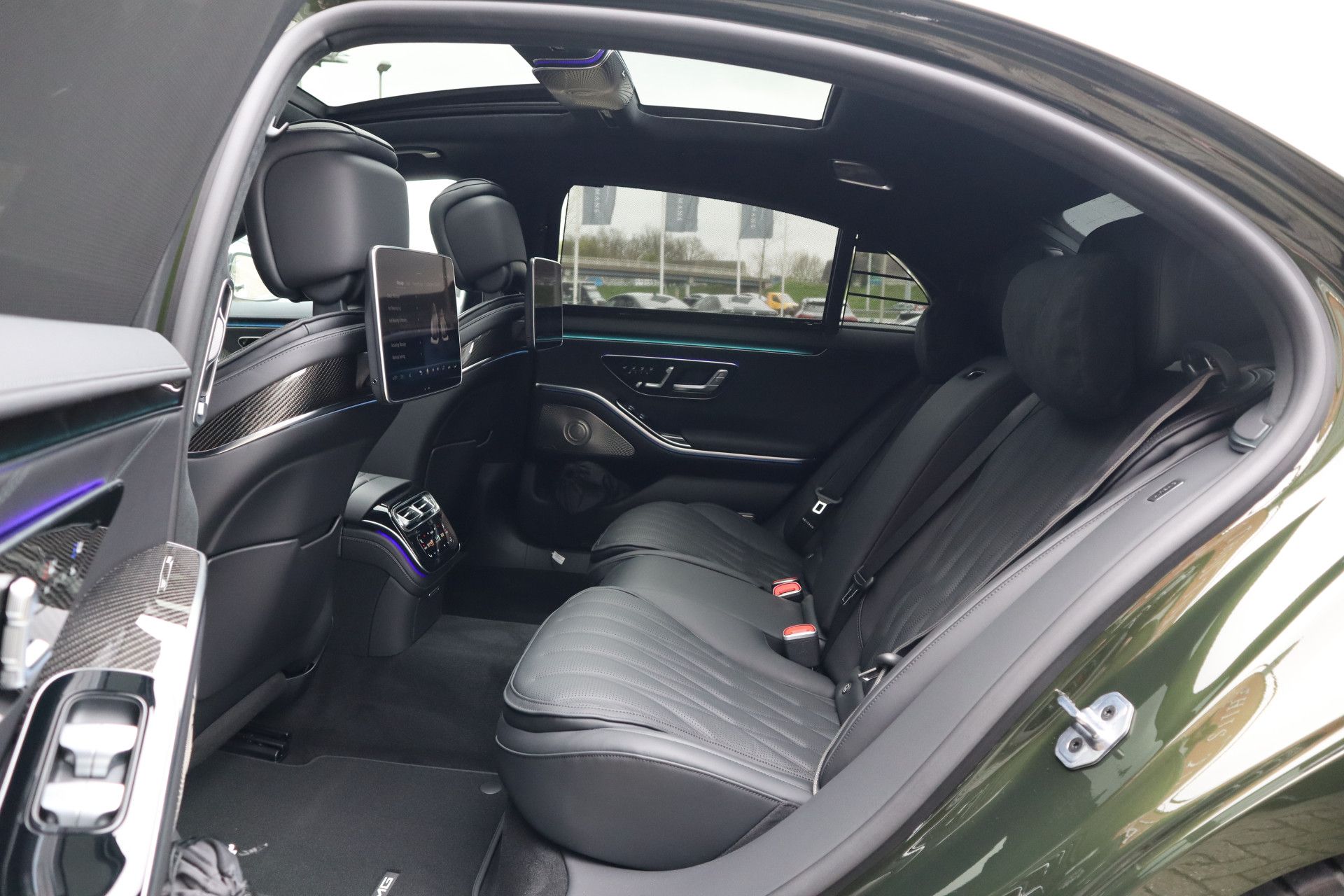 Afbeelding Mercedes-AMG S-Klasse  63 S E Performance | Keramisch, Burmester High End 4D, Carbon in/ex, Entertainment, Massage, Rij-ass. Plus pakket, Leder Exclusief, Driver's Package, Zitklima	